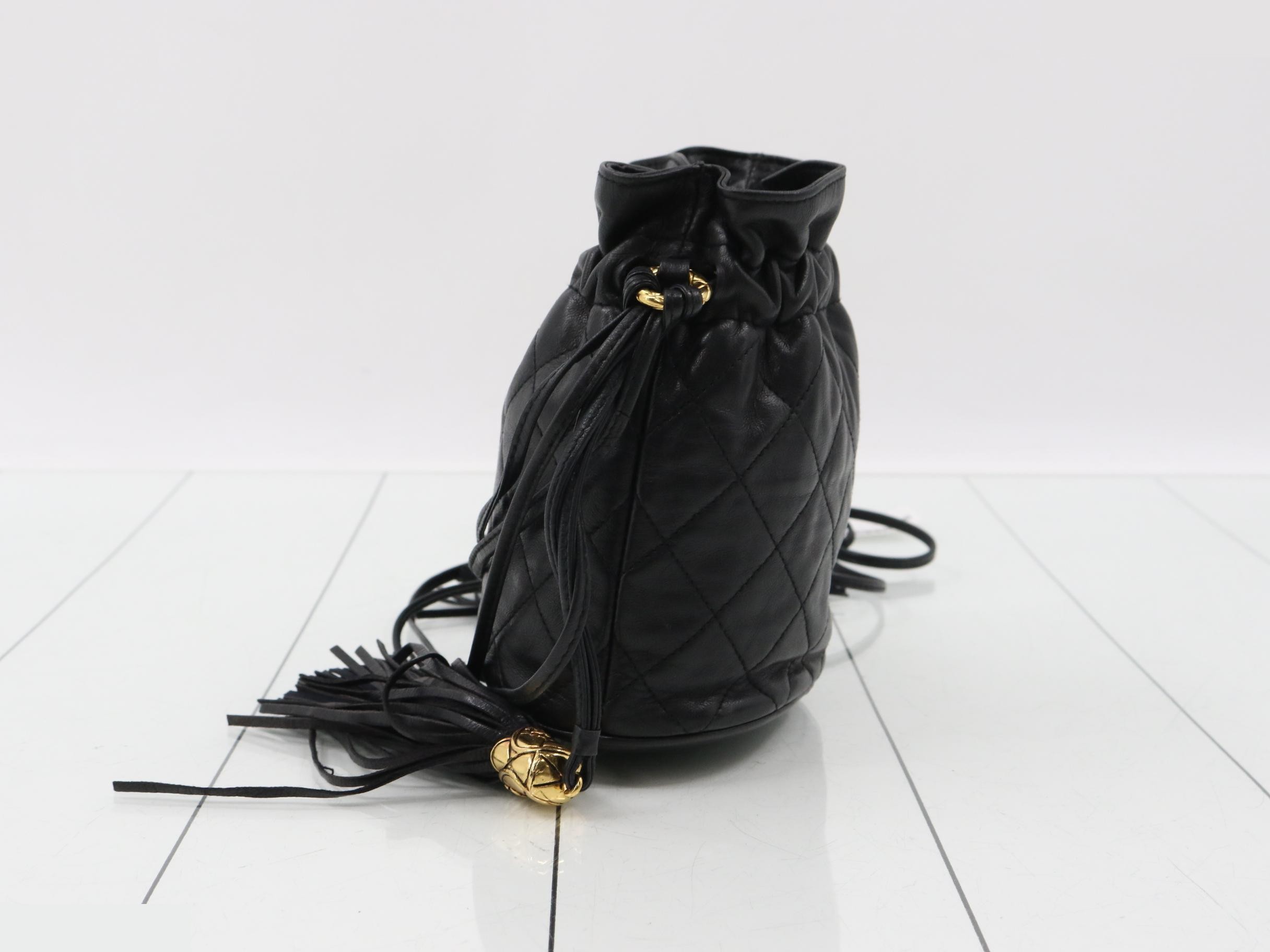 Camellia (bag) - Shoulder bag, with sticker for unit #2. — view 3