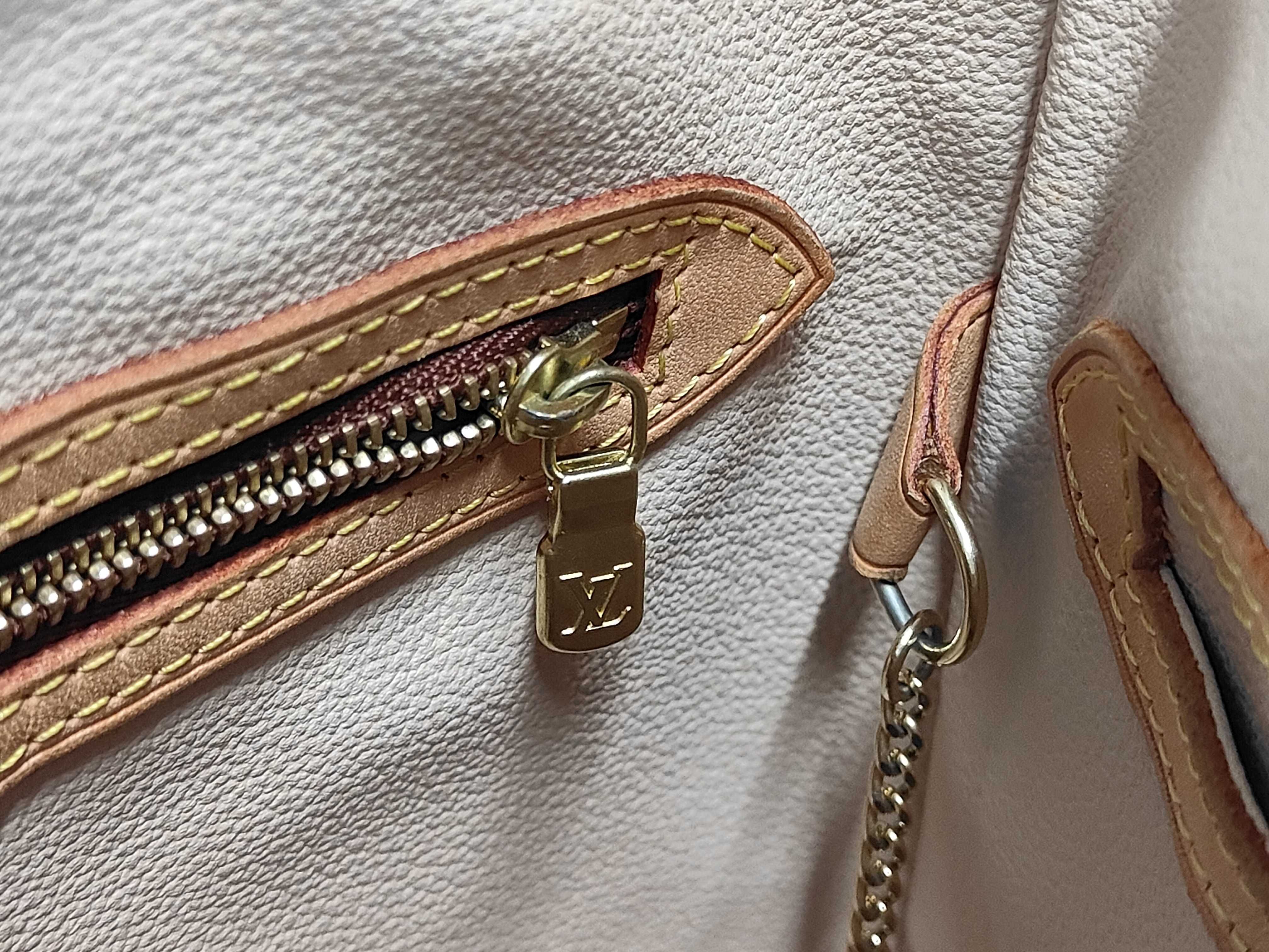 Monogram Bucket PM M42238 DK4077 Shoulder Bag — view 9