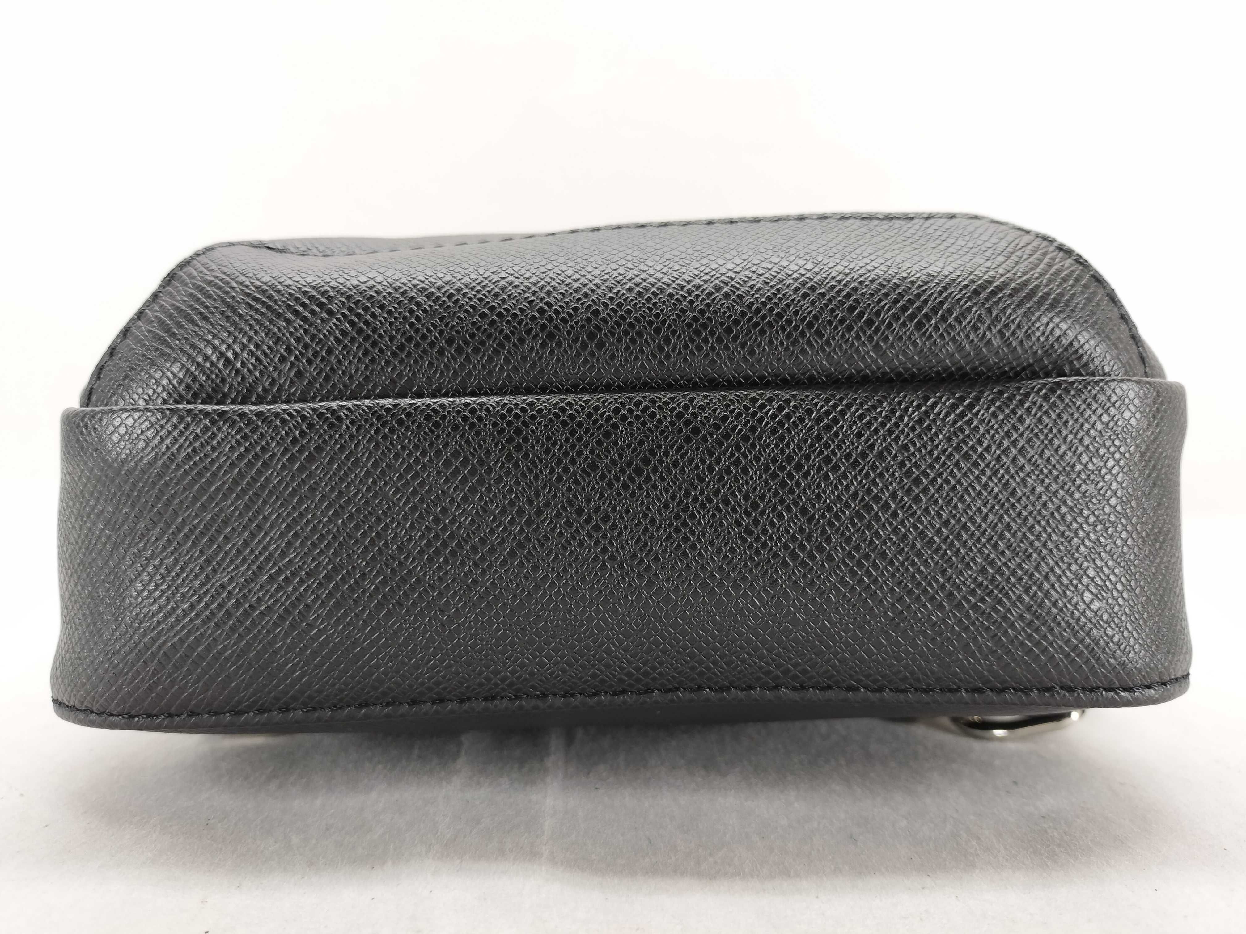 Taiga Avenue Sling Bag Taiga Shoulder Bag M30443 Shoulder Bag — view 7