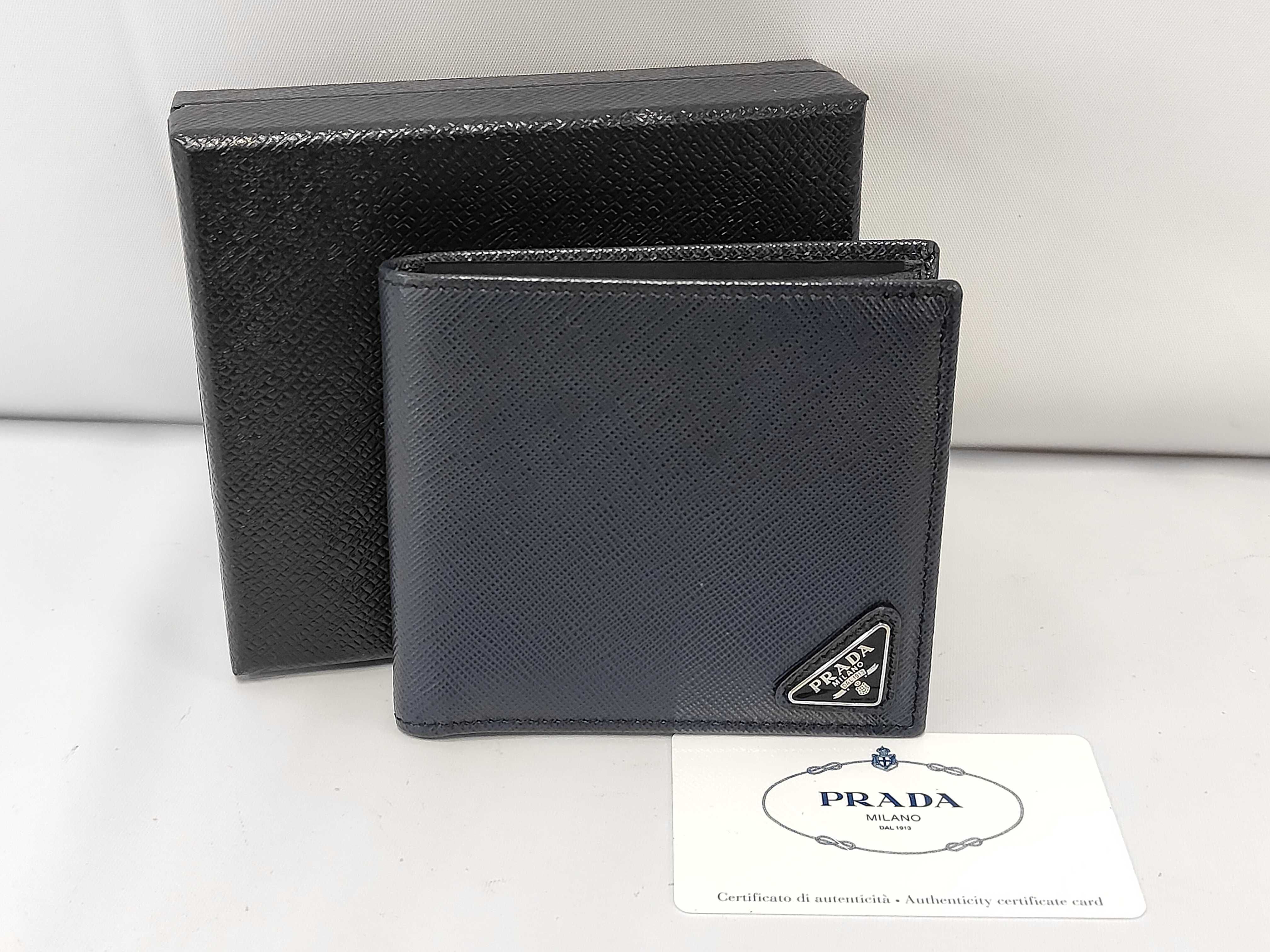 Saffiano Bi-fold Wallet 2MO738 Accessories: Box, Guarantee Card