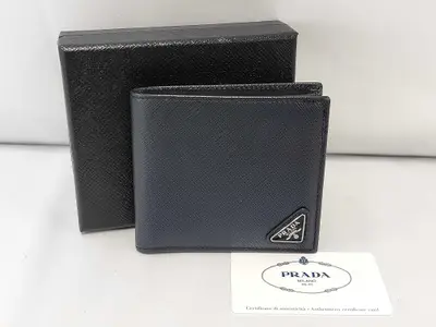 Saffiano Bi-fold Wallet 2MO738 Accessories: Box, Guarantee Card
