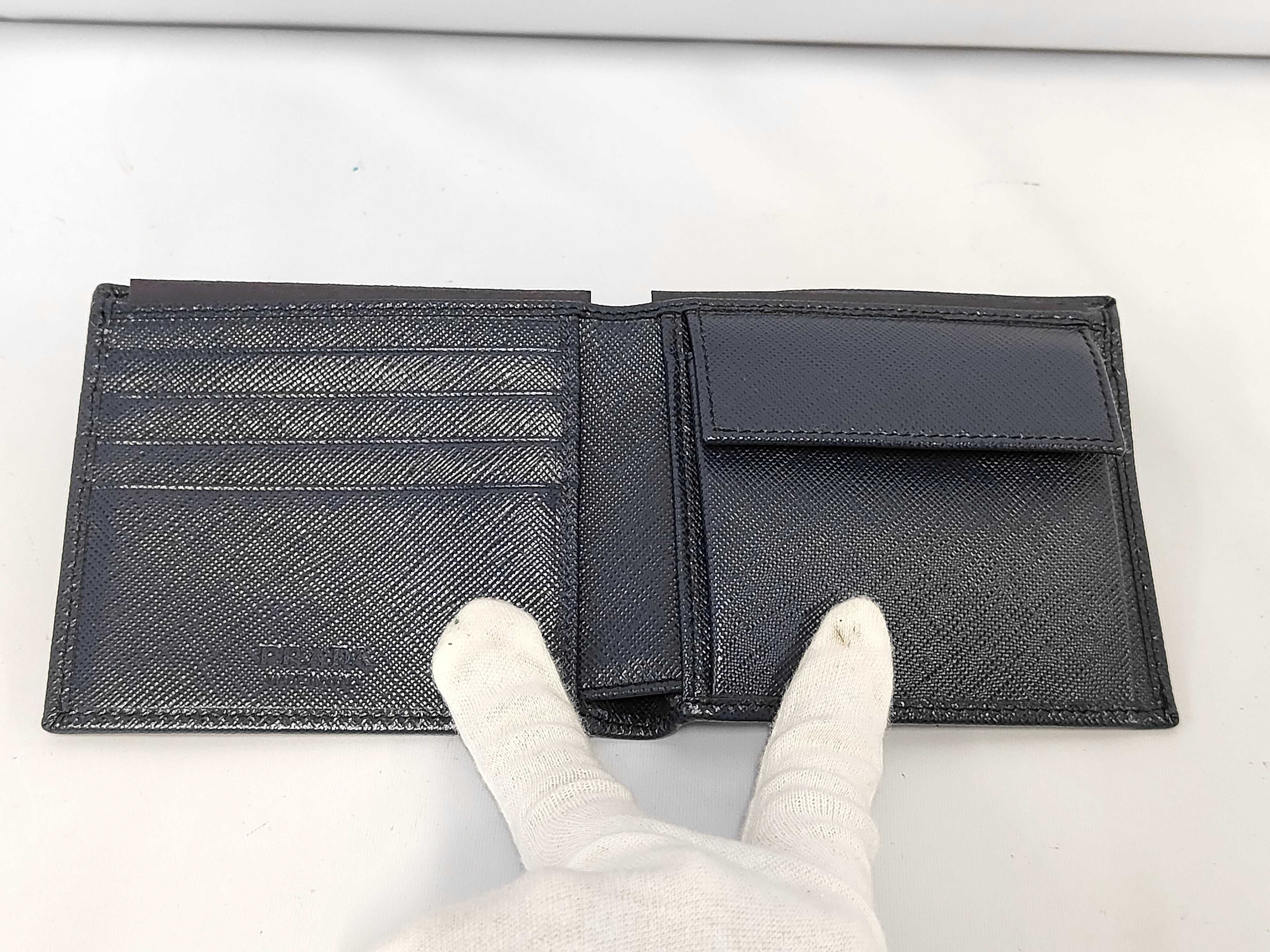 Saffiano Bi-fold Wallet 2MO738 Accessories: Box, Guarantee Card — view 7