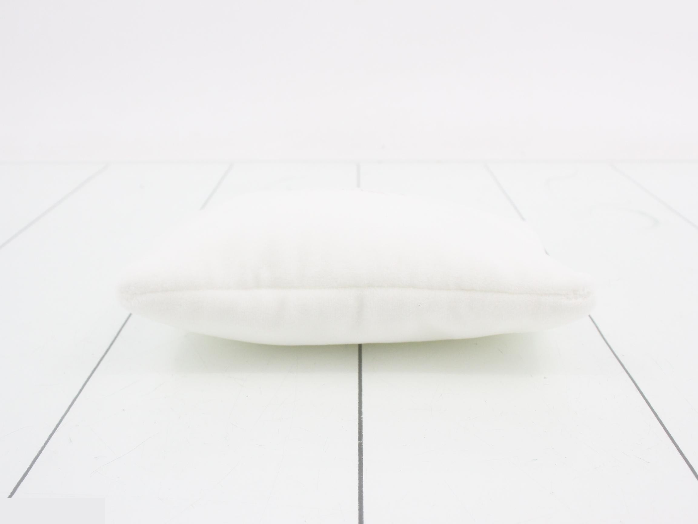 pouch — view 3