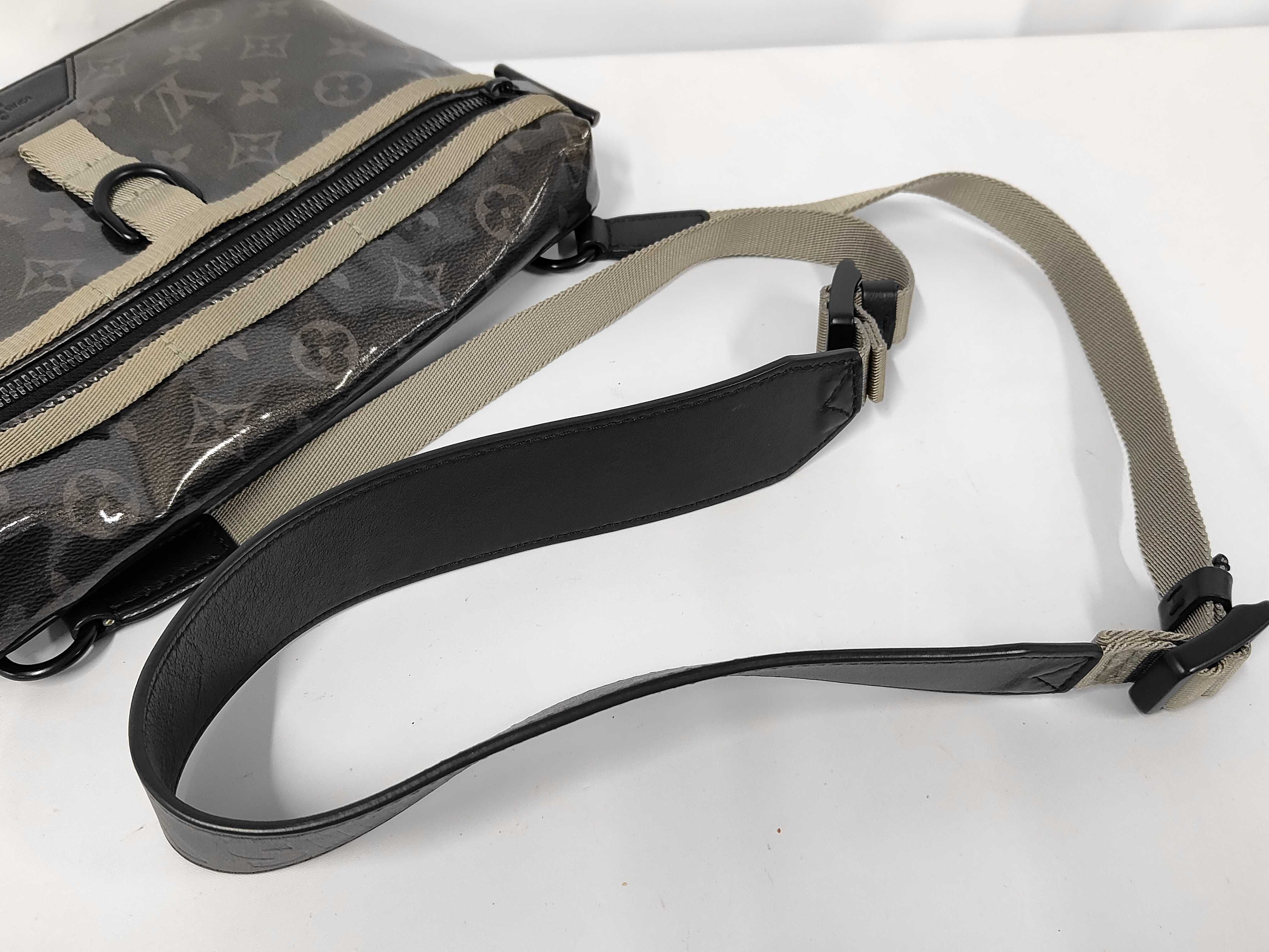 Monogram Eclipse Messenger PM M52218 PL2128 Shoulder Bag — view 3