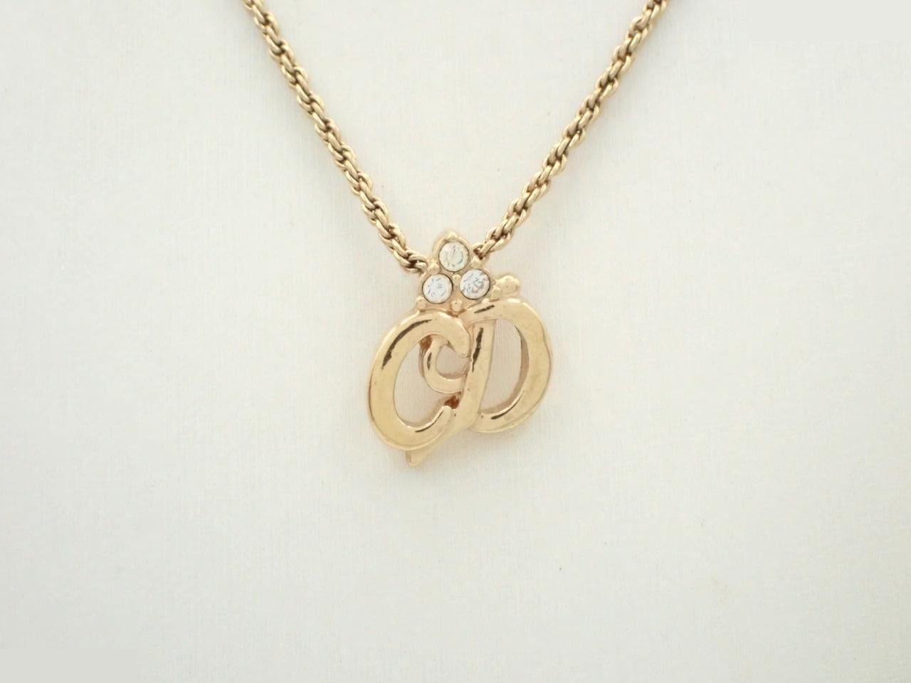 Necklace, chain approximately 42cm