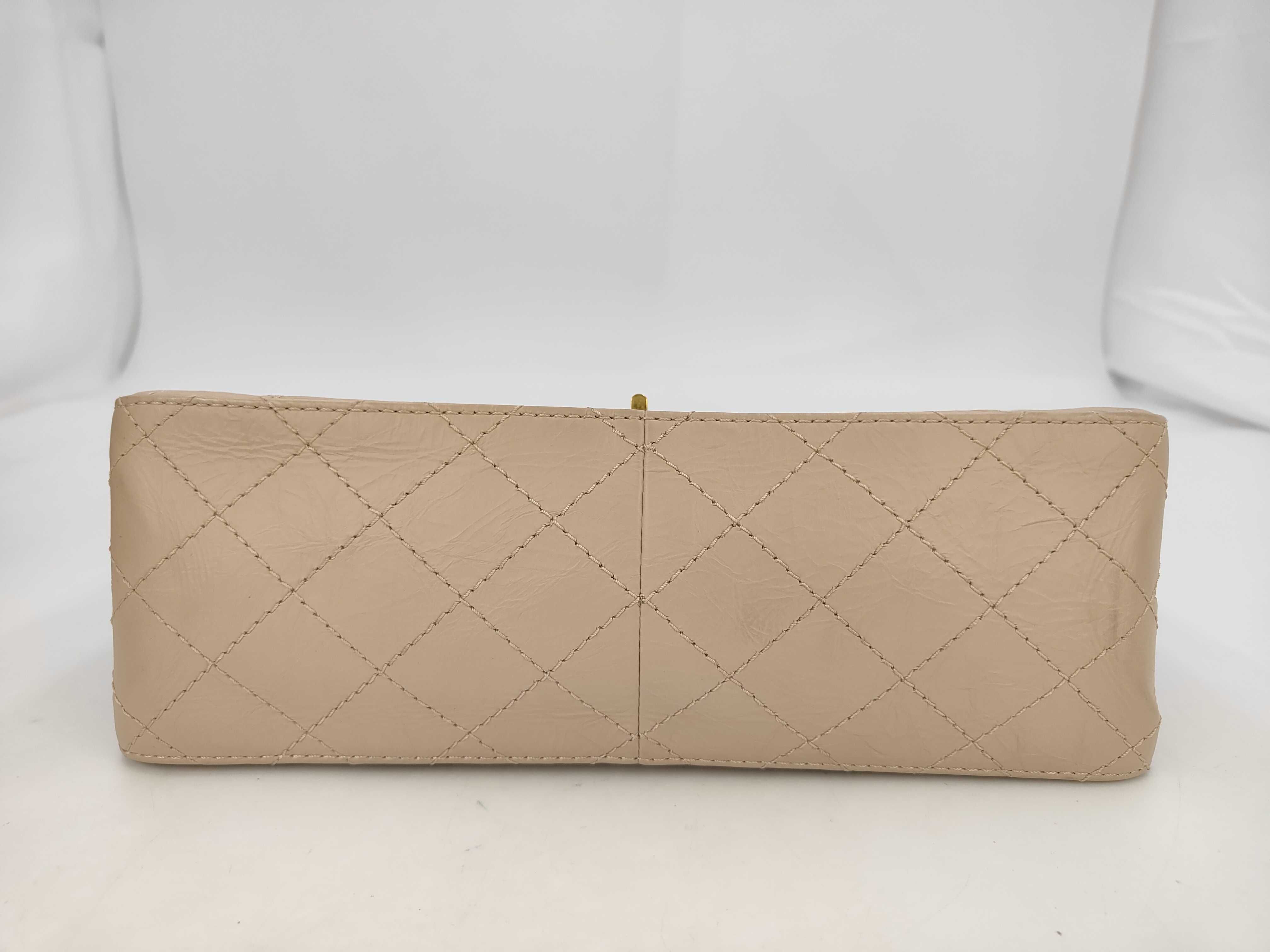 2.55 Matelassé 28 Double Flap Chain Shoulder Bag with Gold Hardware 23969774 Shoulder Bag — view 4