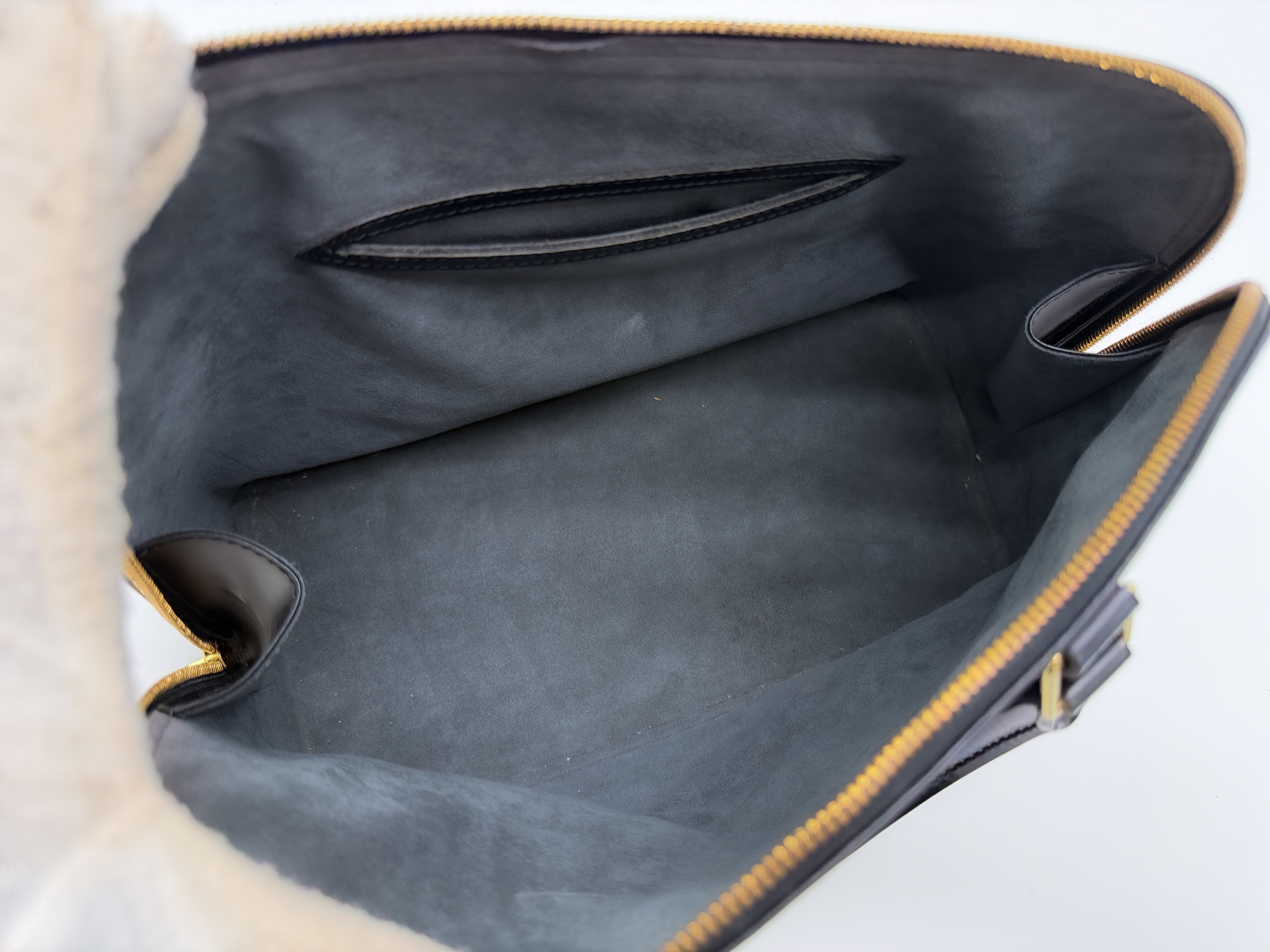 Epi M40302 Alma PM Noir MI0939 Handbag — view 12