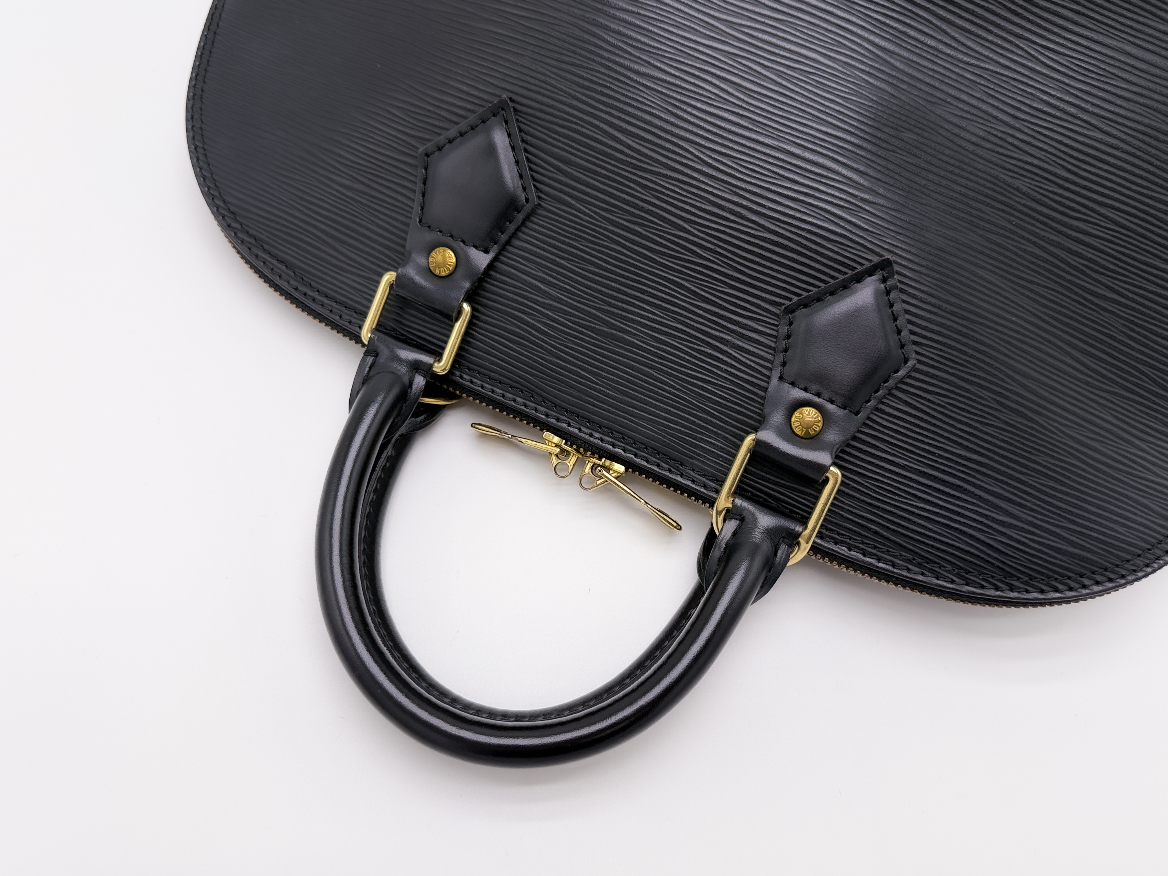 Epi M40302 Alma PM Noir MI0939 Handbag — view 3