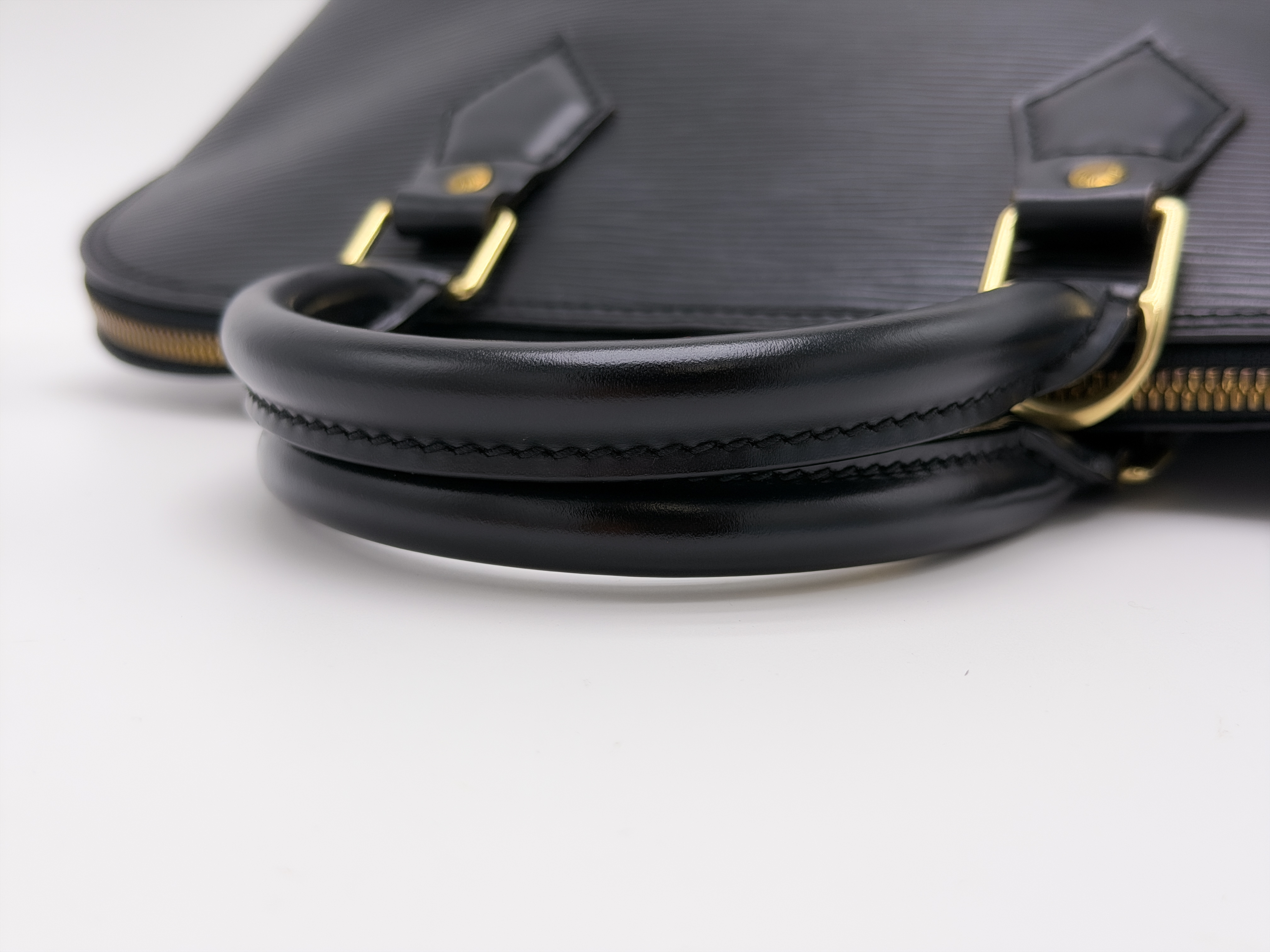 Epi M40302 Alma PM Noir MI0939 Handbag — view 5