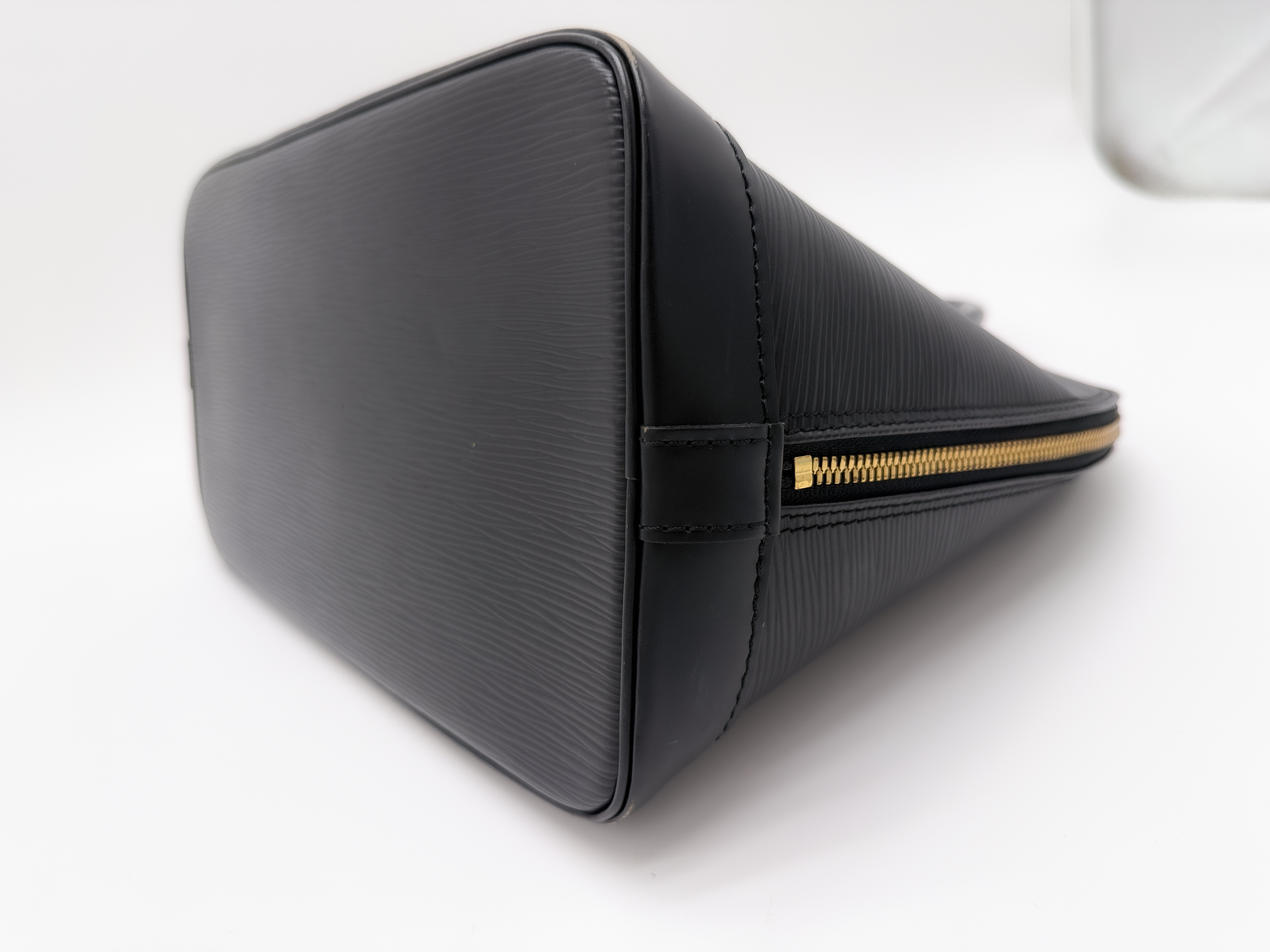 Epi M40302 Alma PM Noir MI0939 Handbag — view 8