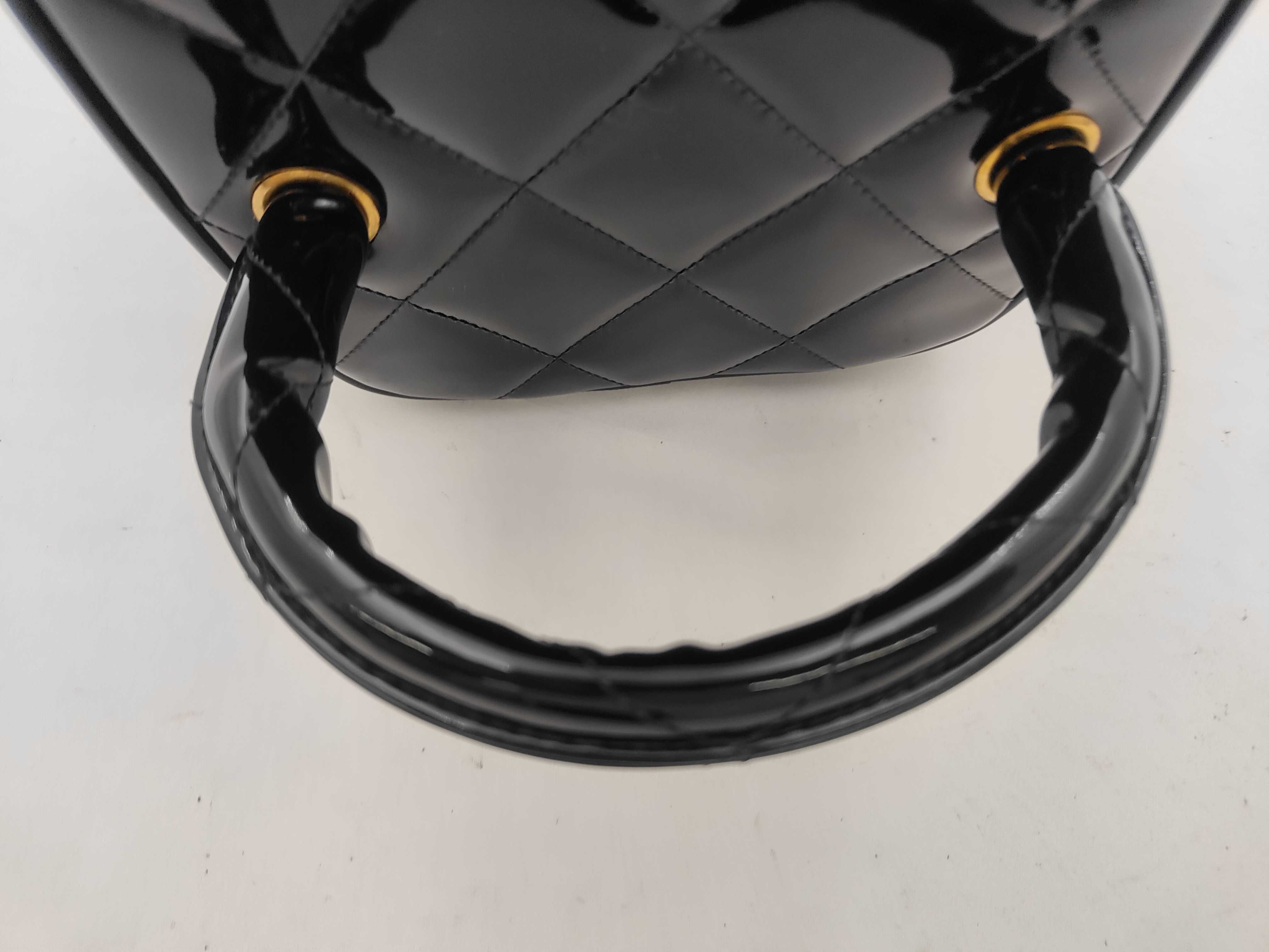 Heart Mirror Patent Vanity Bag — view 3