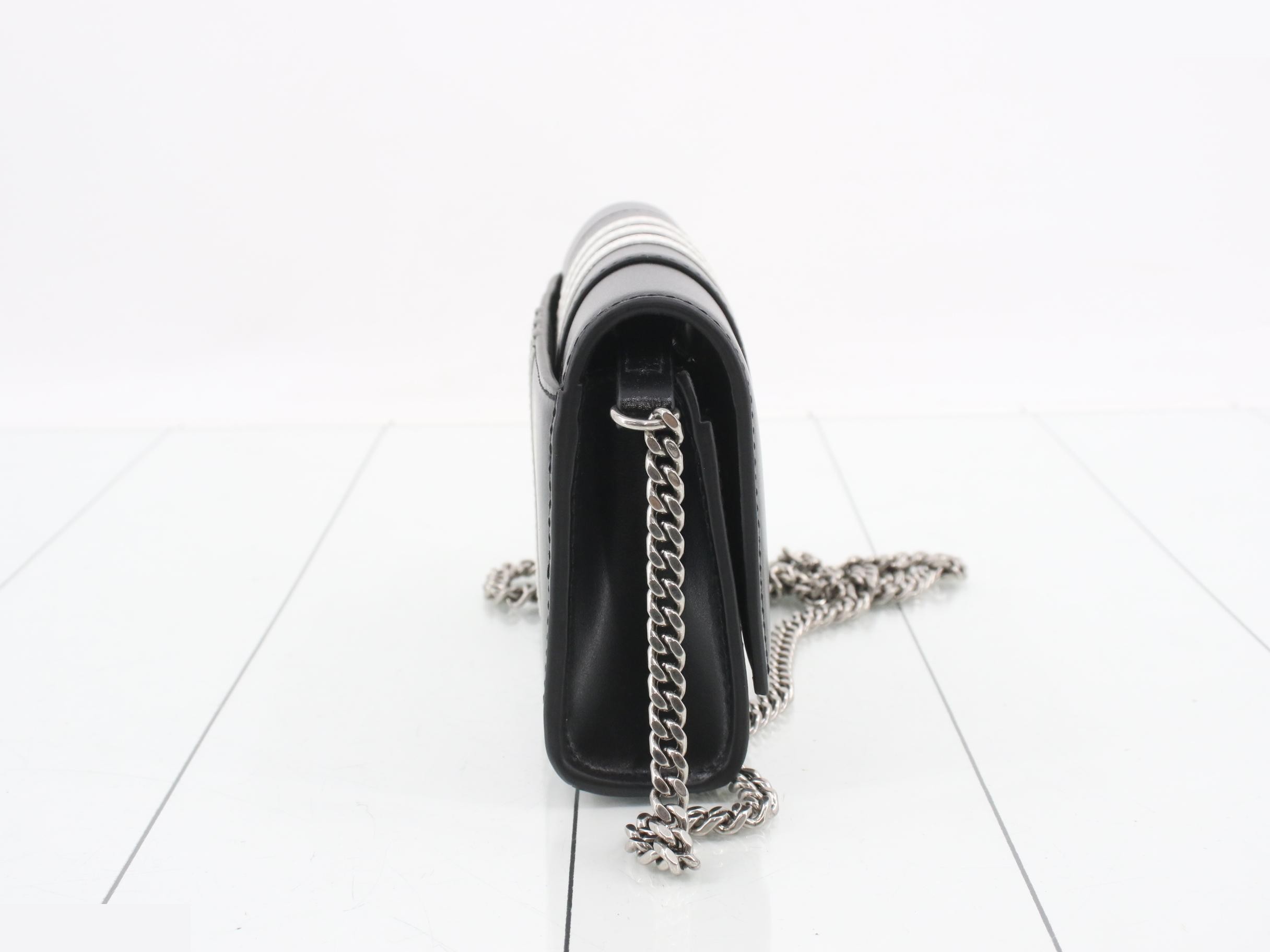 x Adidas Collaboration Hourglass Chain Shoulder Bag — view 4