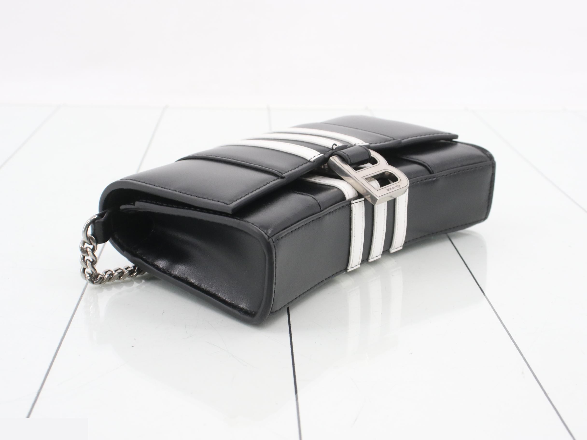 x Adidas Collaboration Hourglass Chain Shoulder Bag — view 5