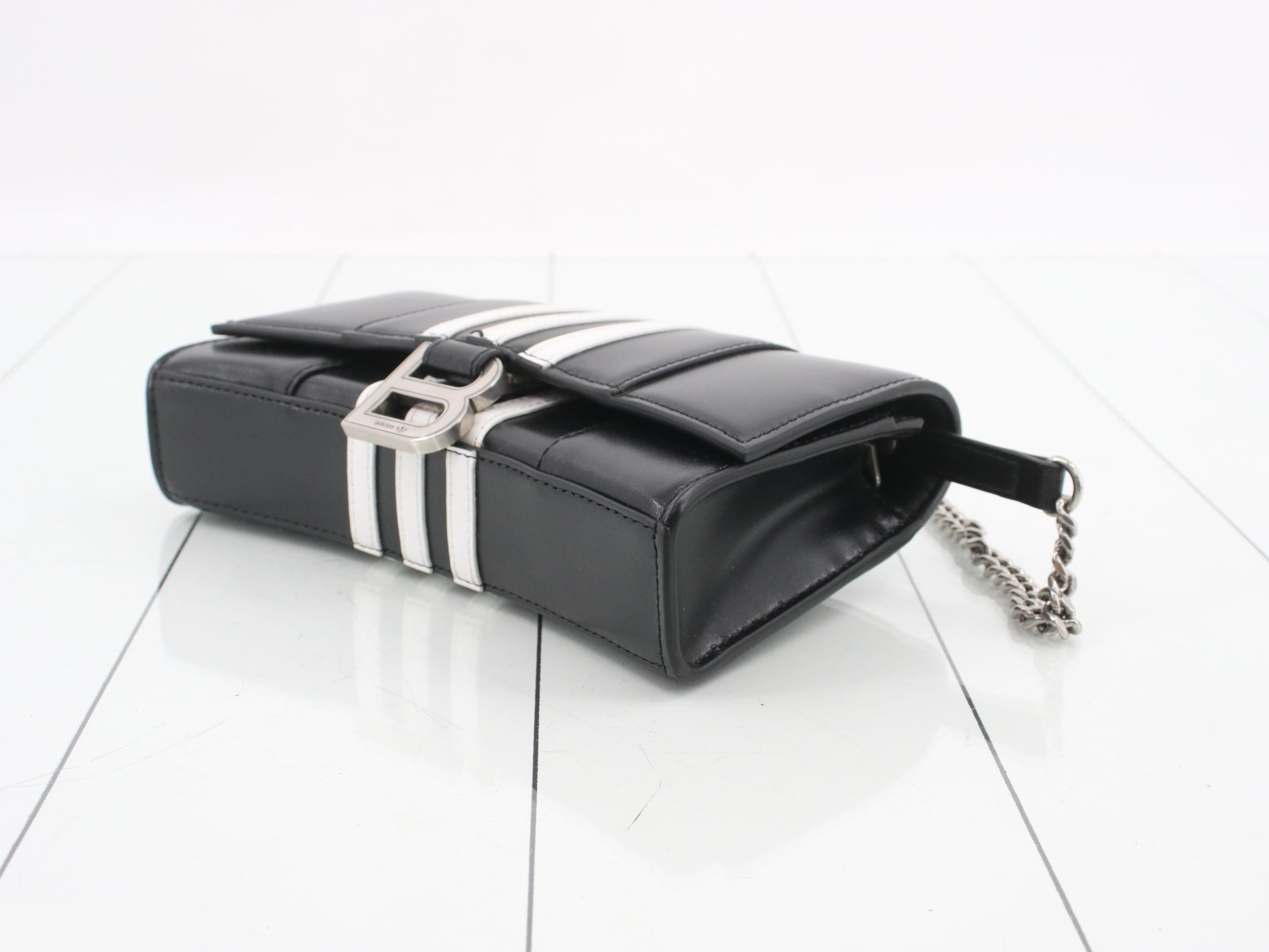 x Adidas Collaboration Hourglass Chain Shoulder Bag — view 6