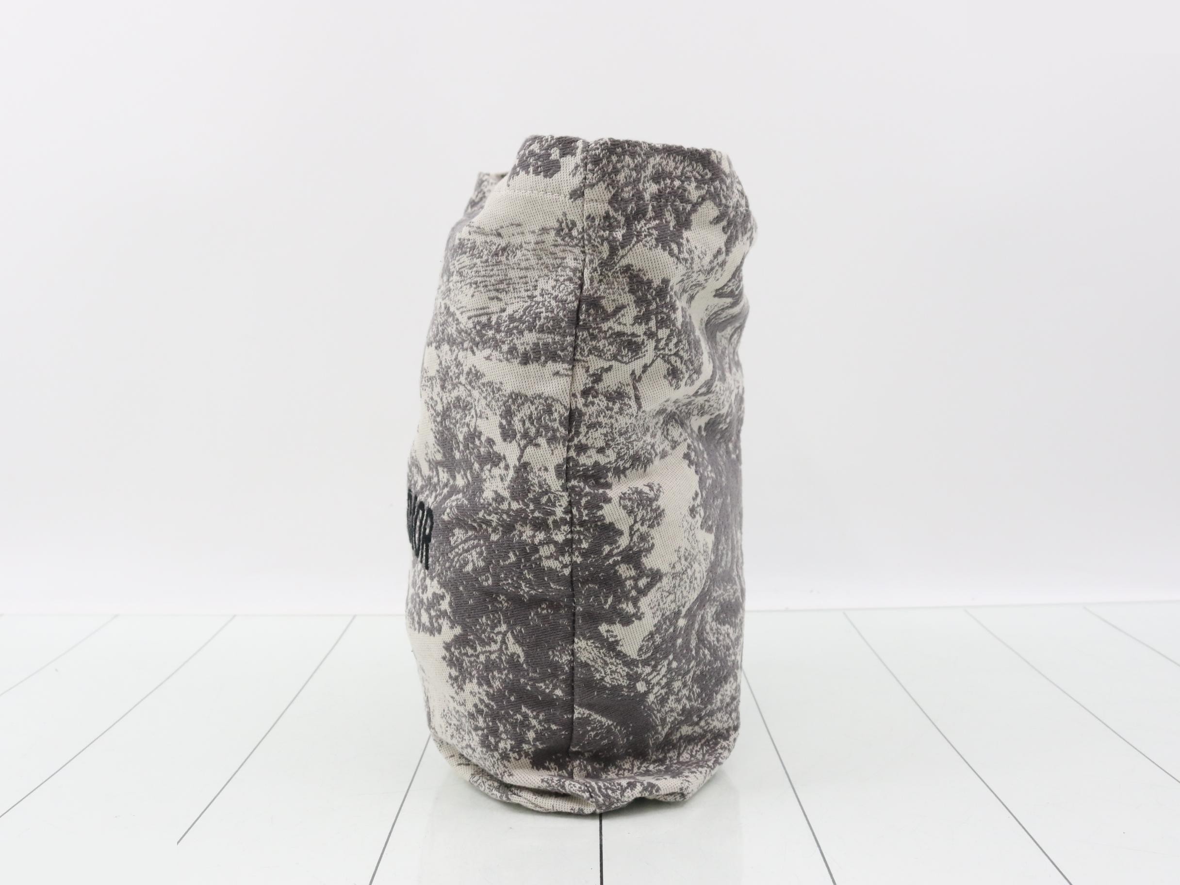 Tote bag (novelty item) — view 3