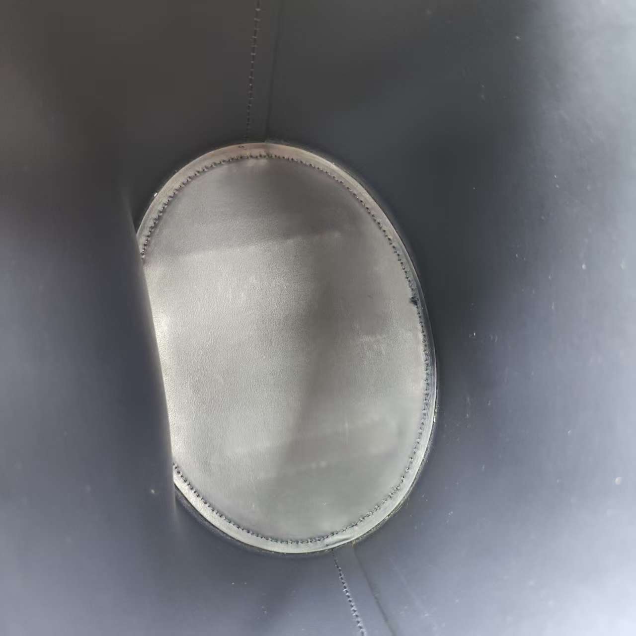 【*Shipped from: China*】BURBERRY Bucket Leather Shoulder Bag — view 9