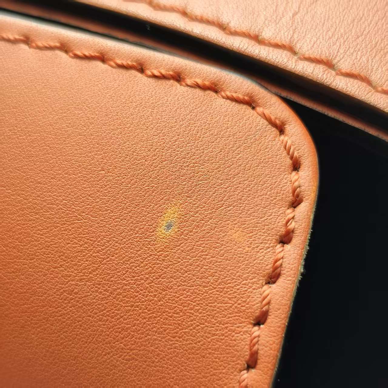 【*Shipped from: China*】BURBERRY Bucket Leather Shoulder Bag — view 10