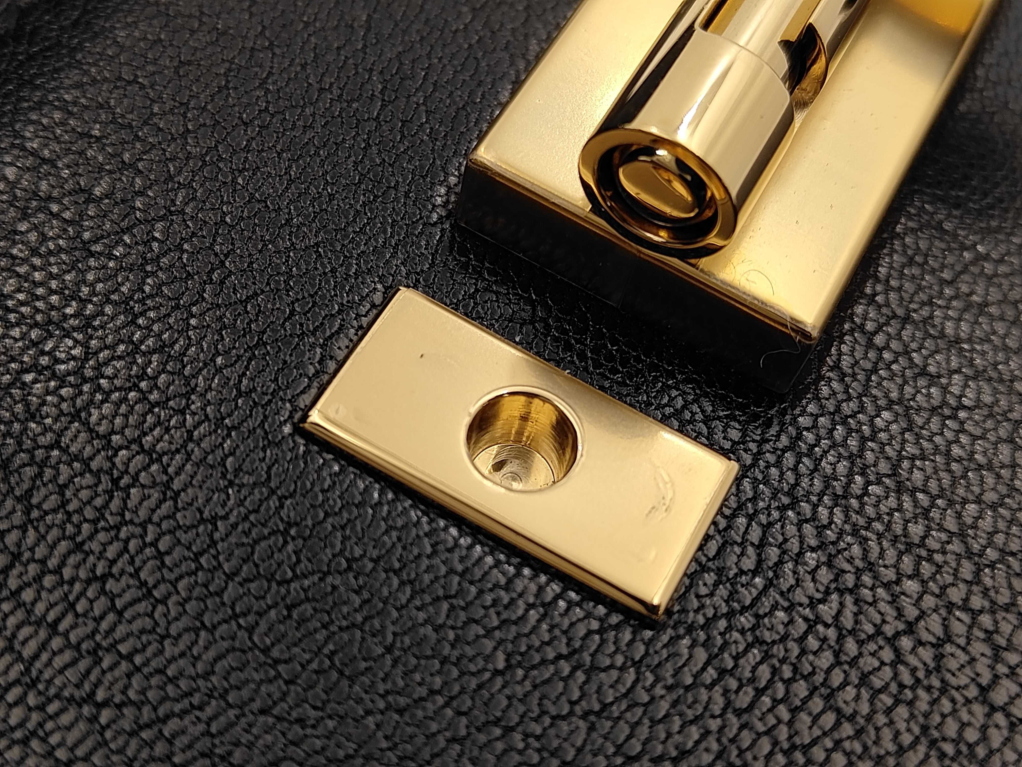 Vero Leather Shoulder Bag with Gold Hardware, D Stamp — view 13