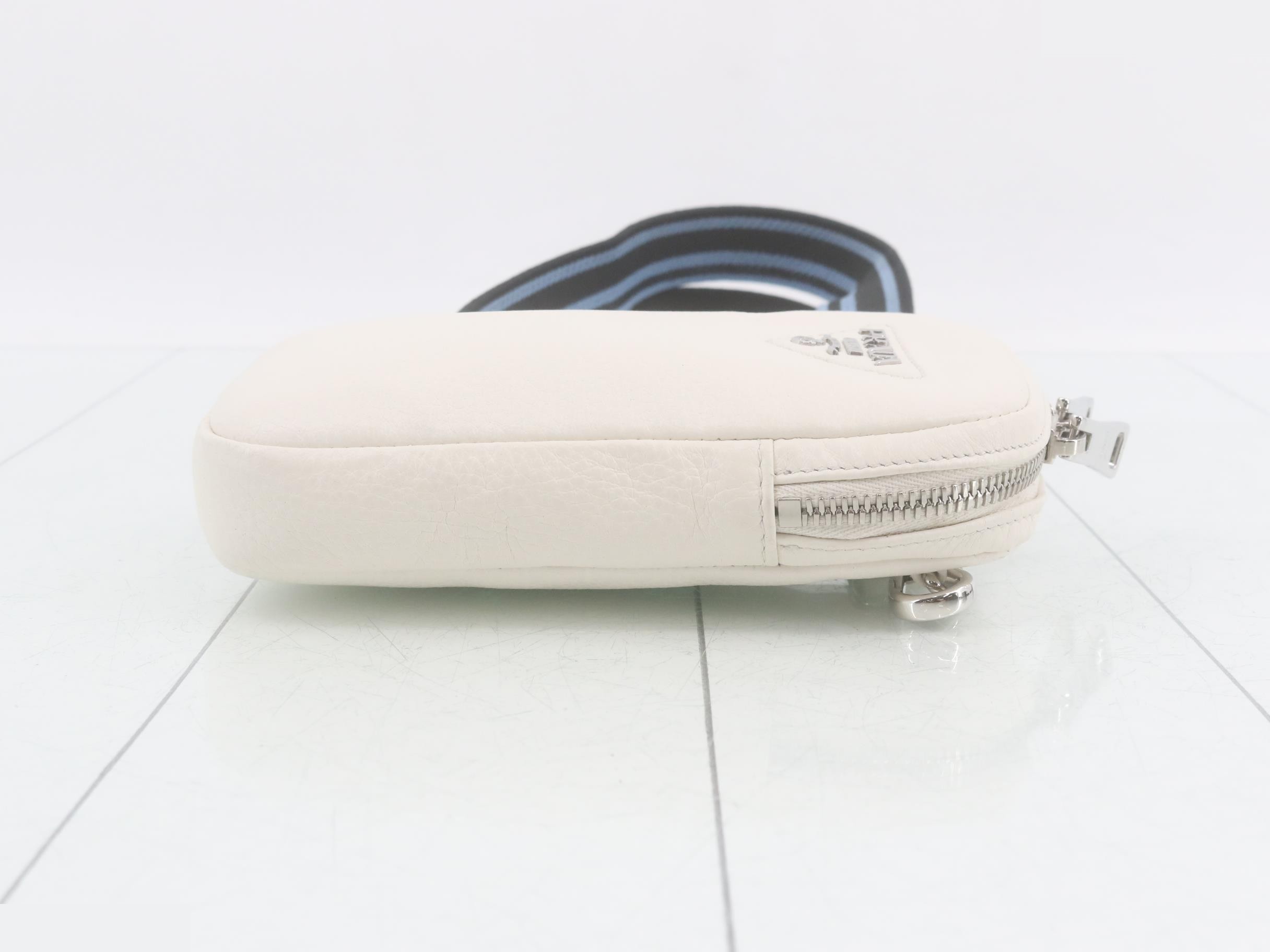 Leather shoulder bag with silver hardware — view 3