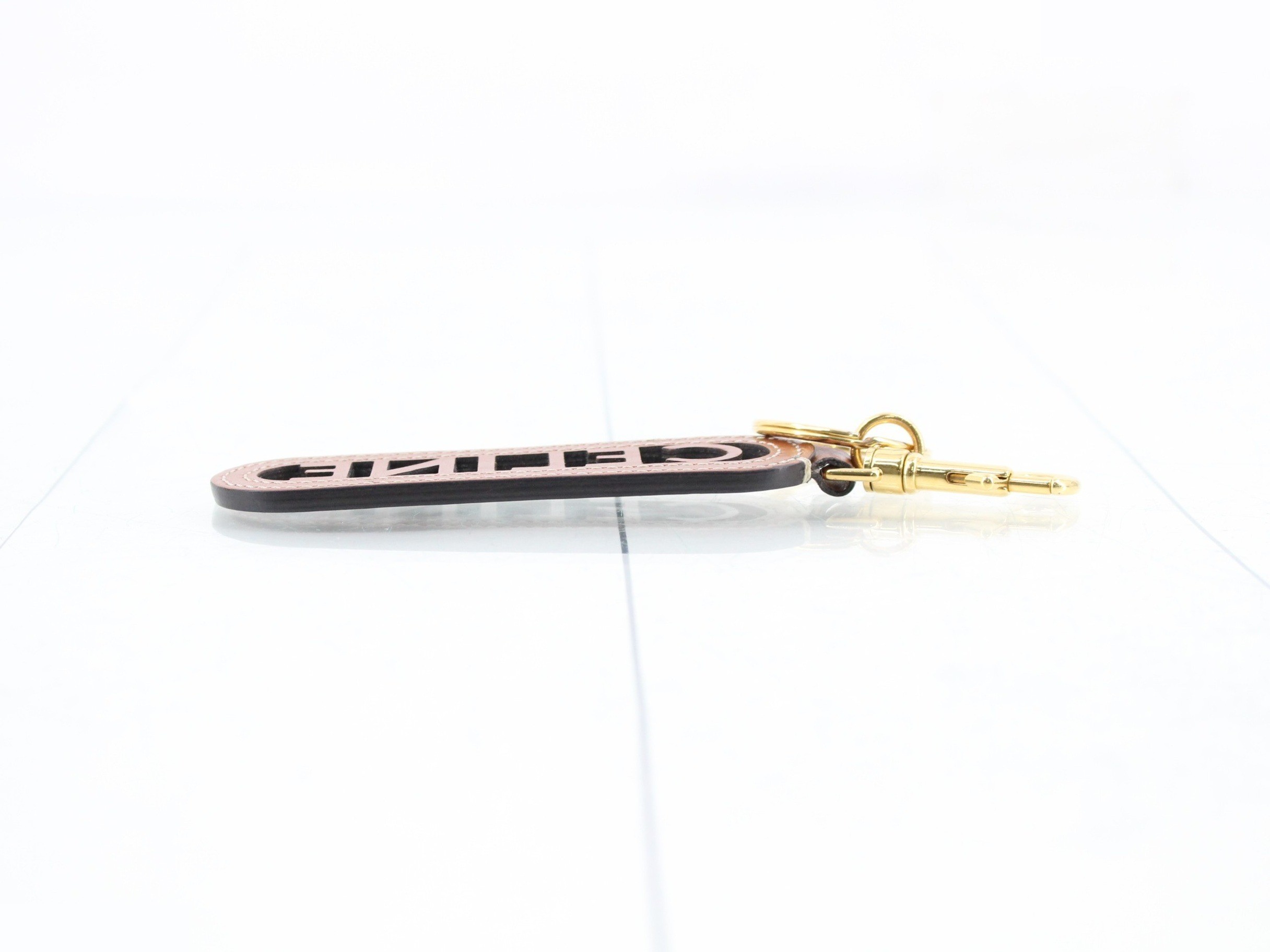 Other items: Small accessories, phone straps, keychains — view 3