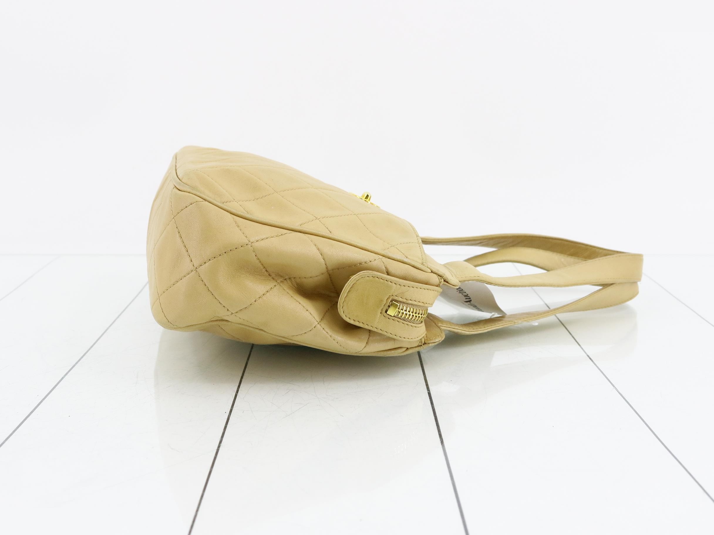 Matelassé 23 handbag, beige lambskin, gold hardware. — view 3