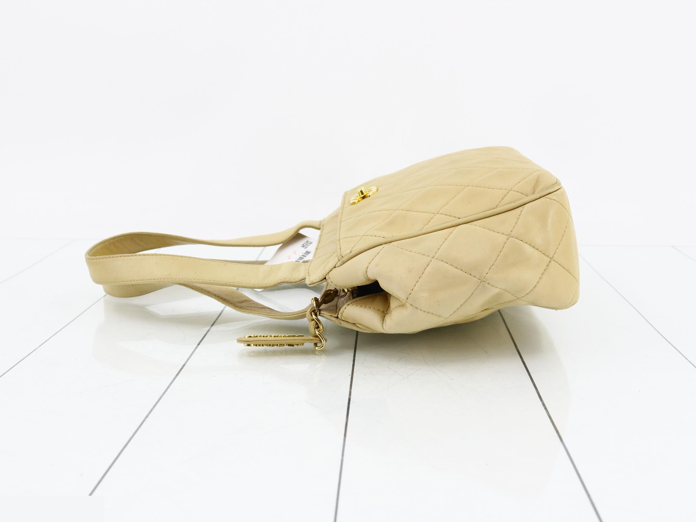 Matelassé 23 handbag, beige lambskin, gold hardware. — view 4
