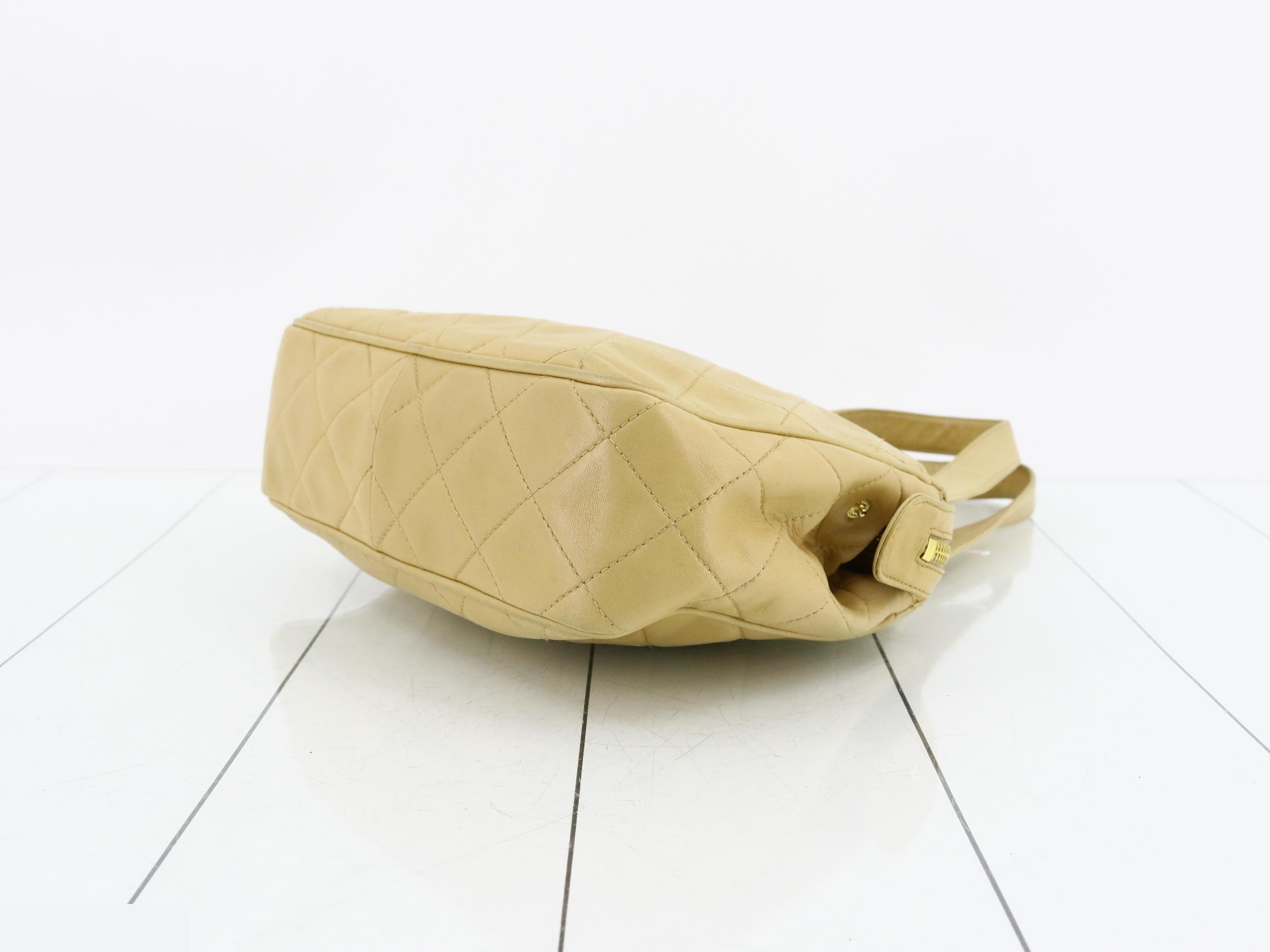 Matelassé 23 handbag, beige lambskin, gold hardware. — view 6