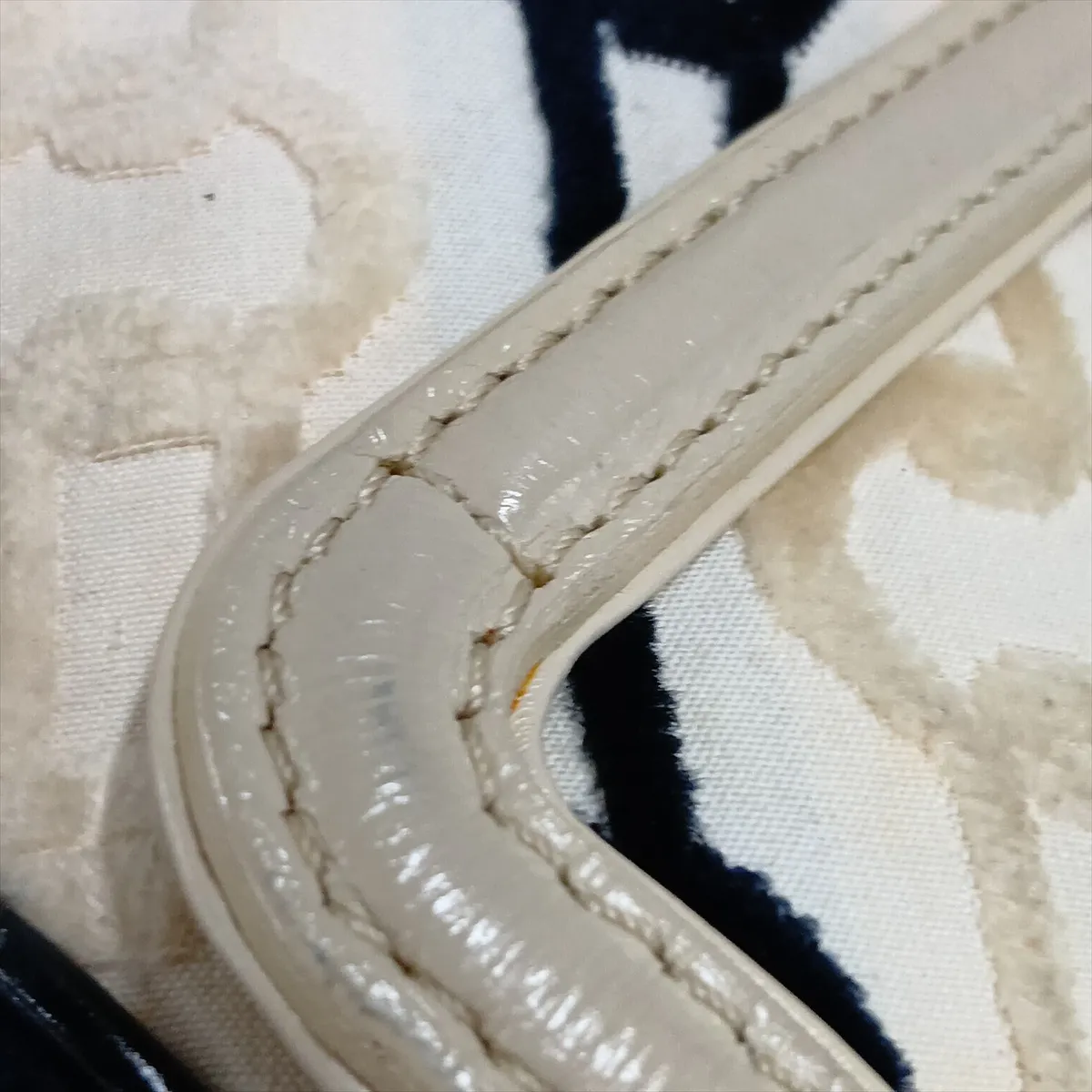 Monogram Charm Pochette Lover M95194 BA0046 Beige x Black — view 14