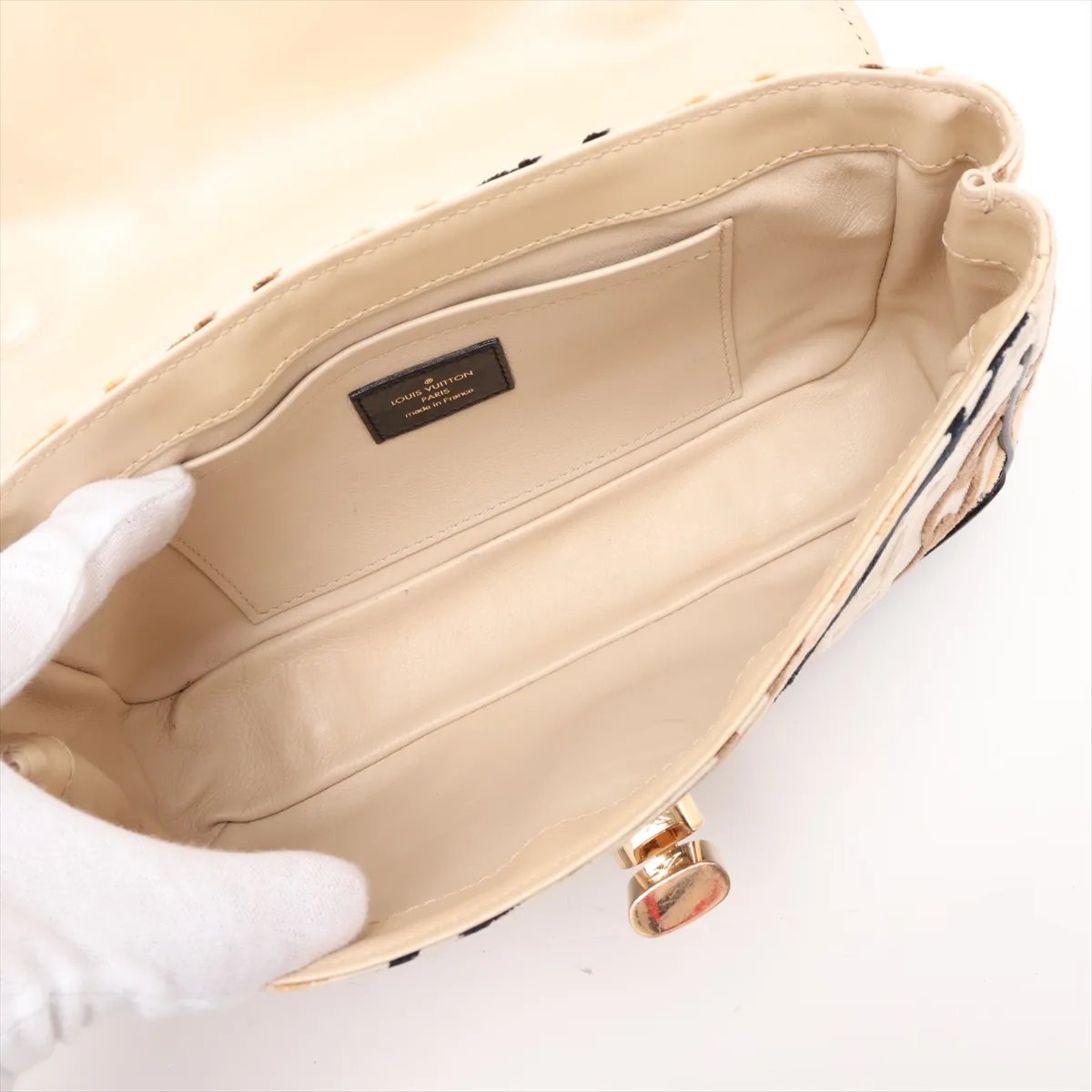 Monogram Charm Pochette Lover M95194 BA0046 Beige x Black — view 7