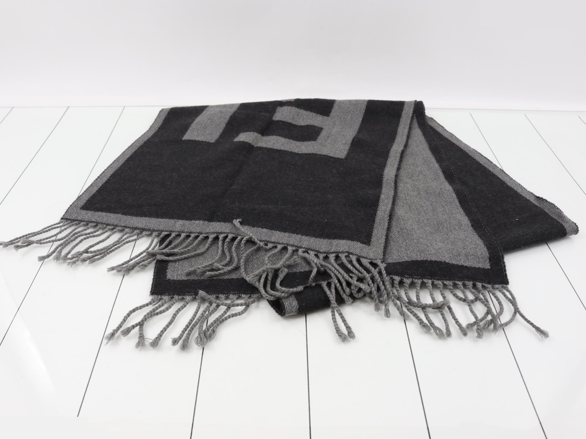Zucca logo scarf, gray and black. — view 2