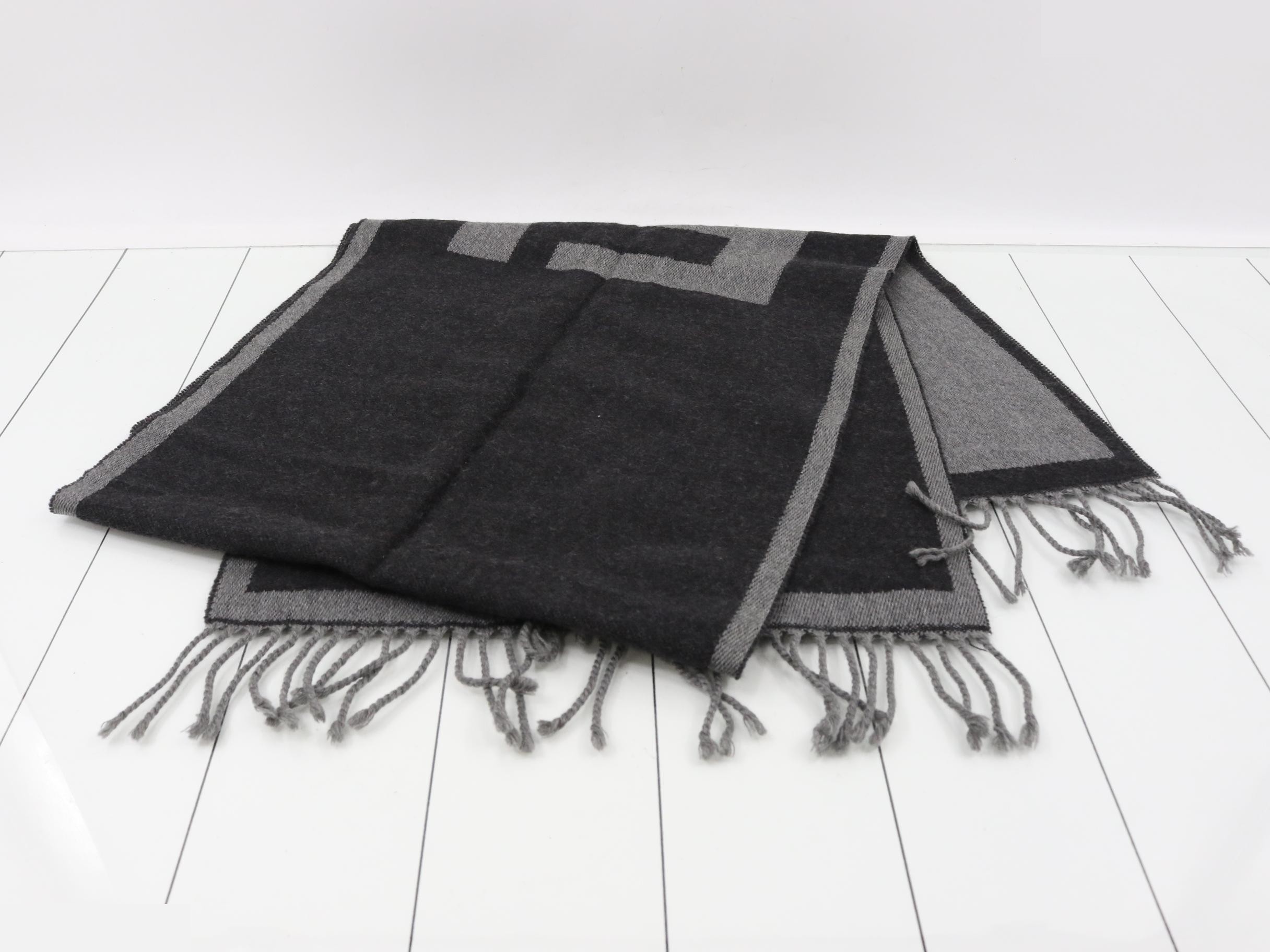 Zucca logo scarf, gray and black. — view 3