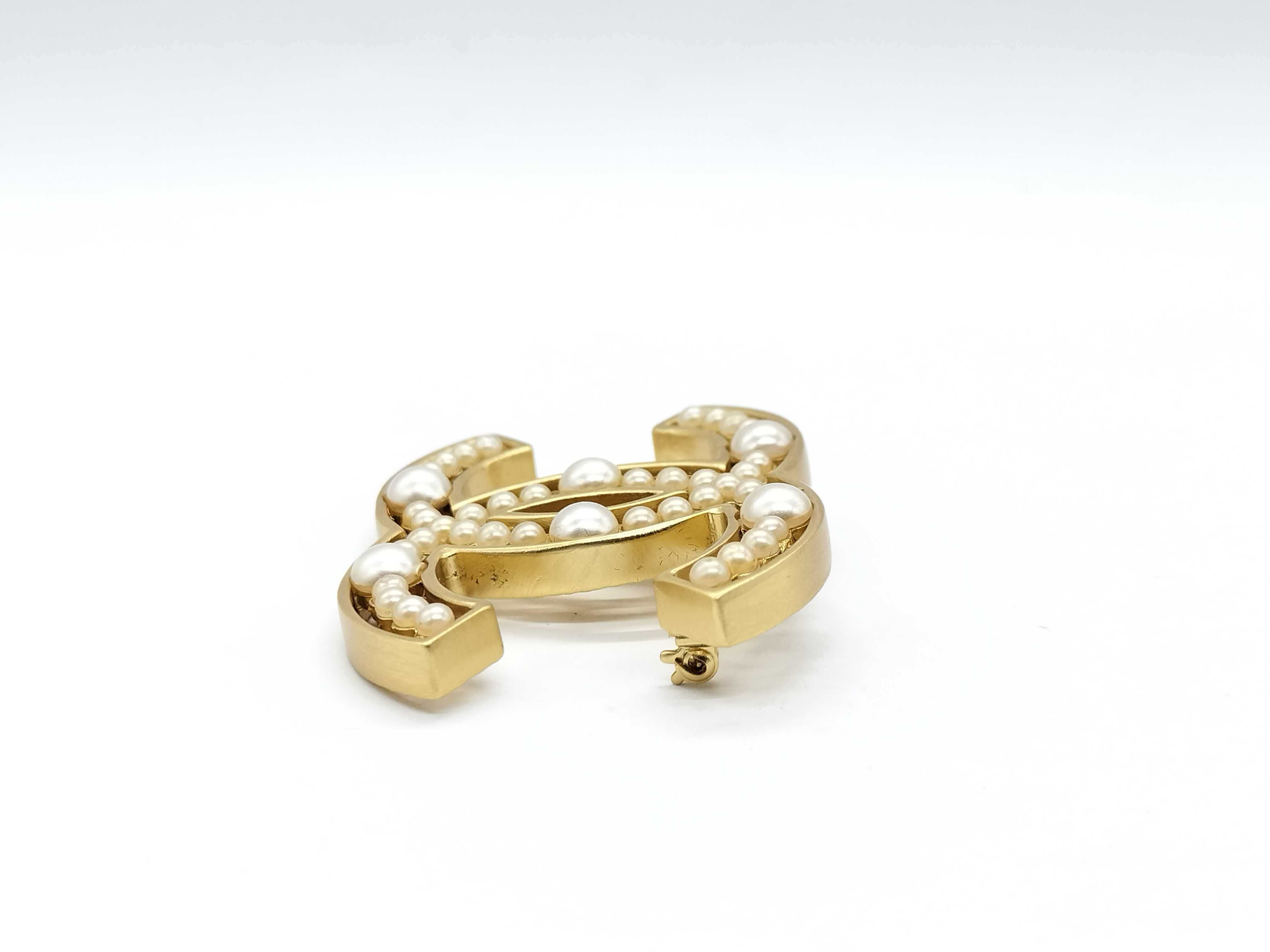 02A Coco Mark Faux Pearl Brooch (Large) — view 2