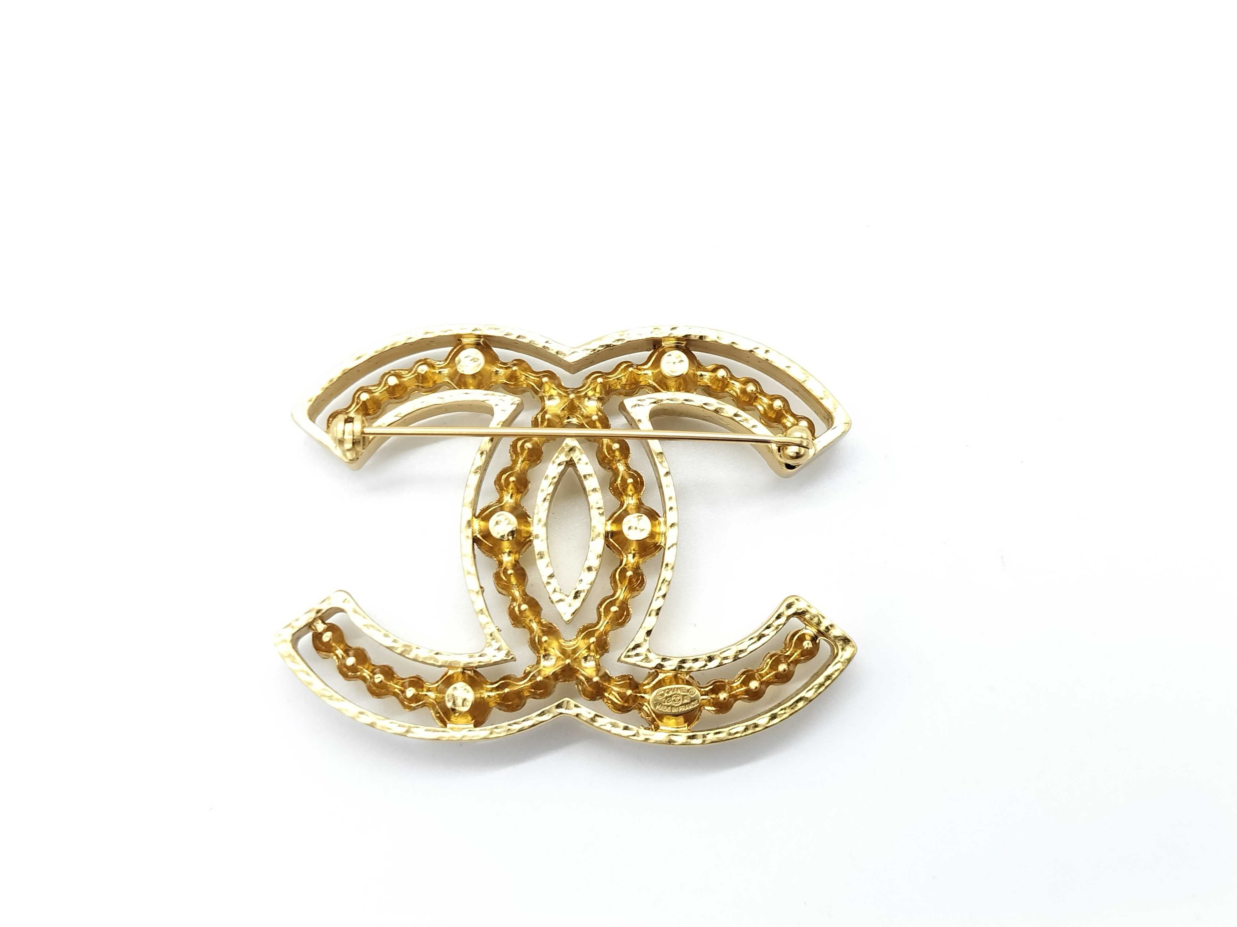 02A Coco Mark Faux Pearl Brooch (Large) — view 3