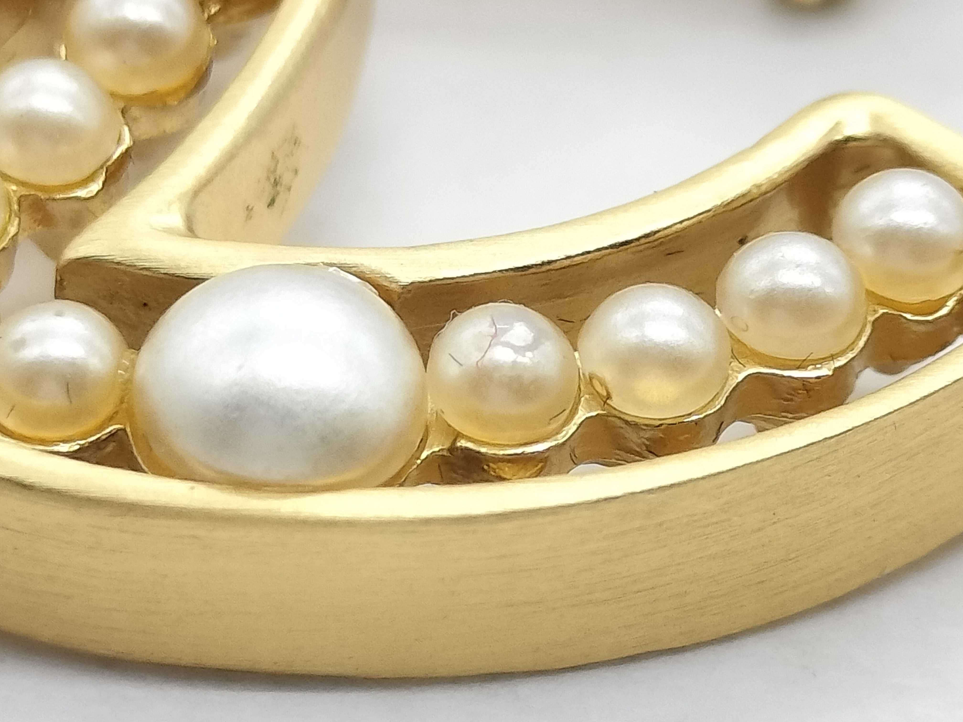 02A Coco Mark Faux Pearl Brooch (Large) — view 7