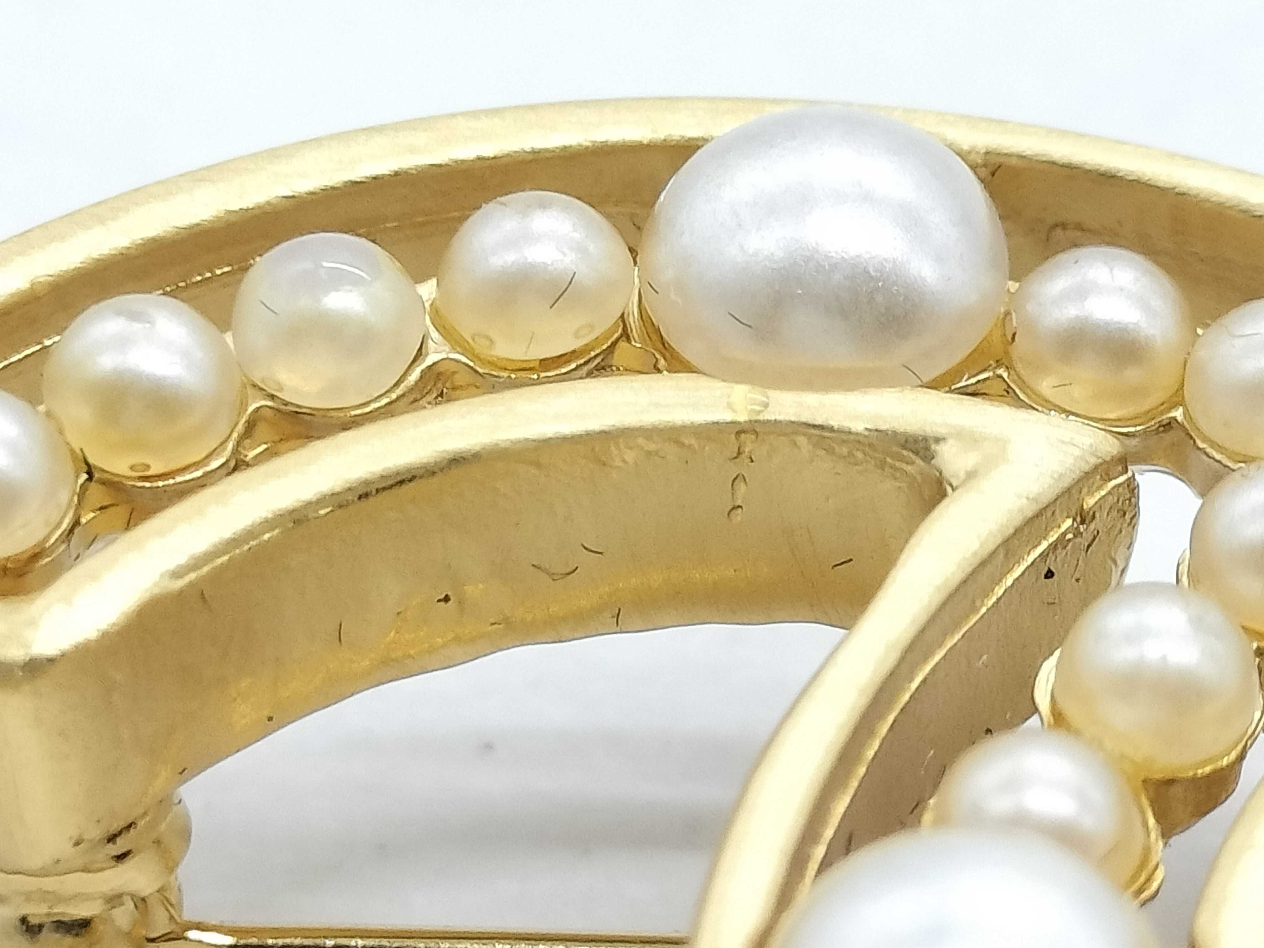02A Coco Mark Faux Pearl Brooch (Large) — view 8