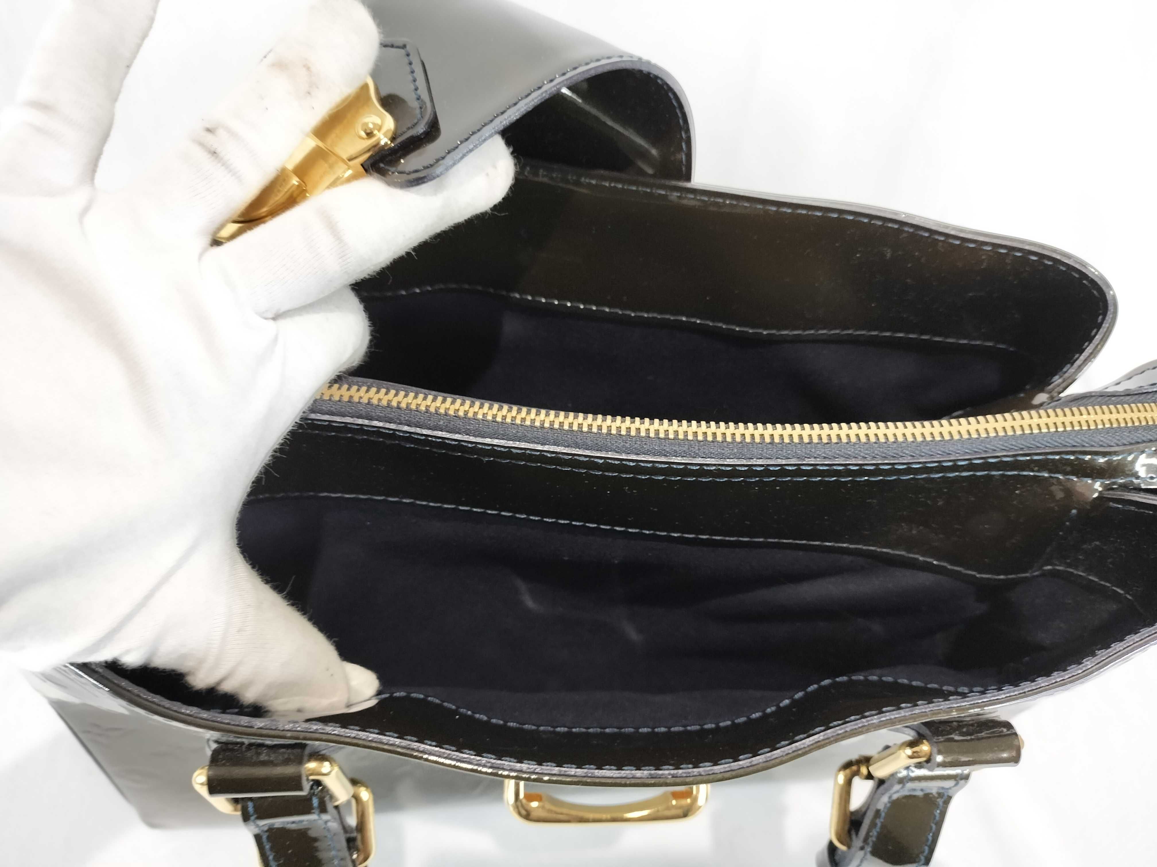 Vernis Melrose Avenue Handbag — view 9