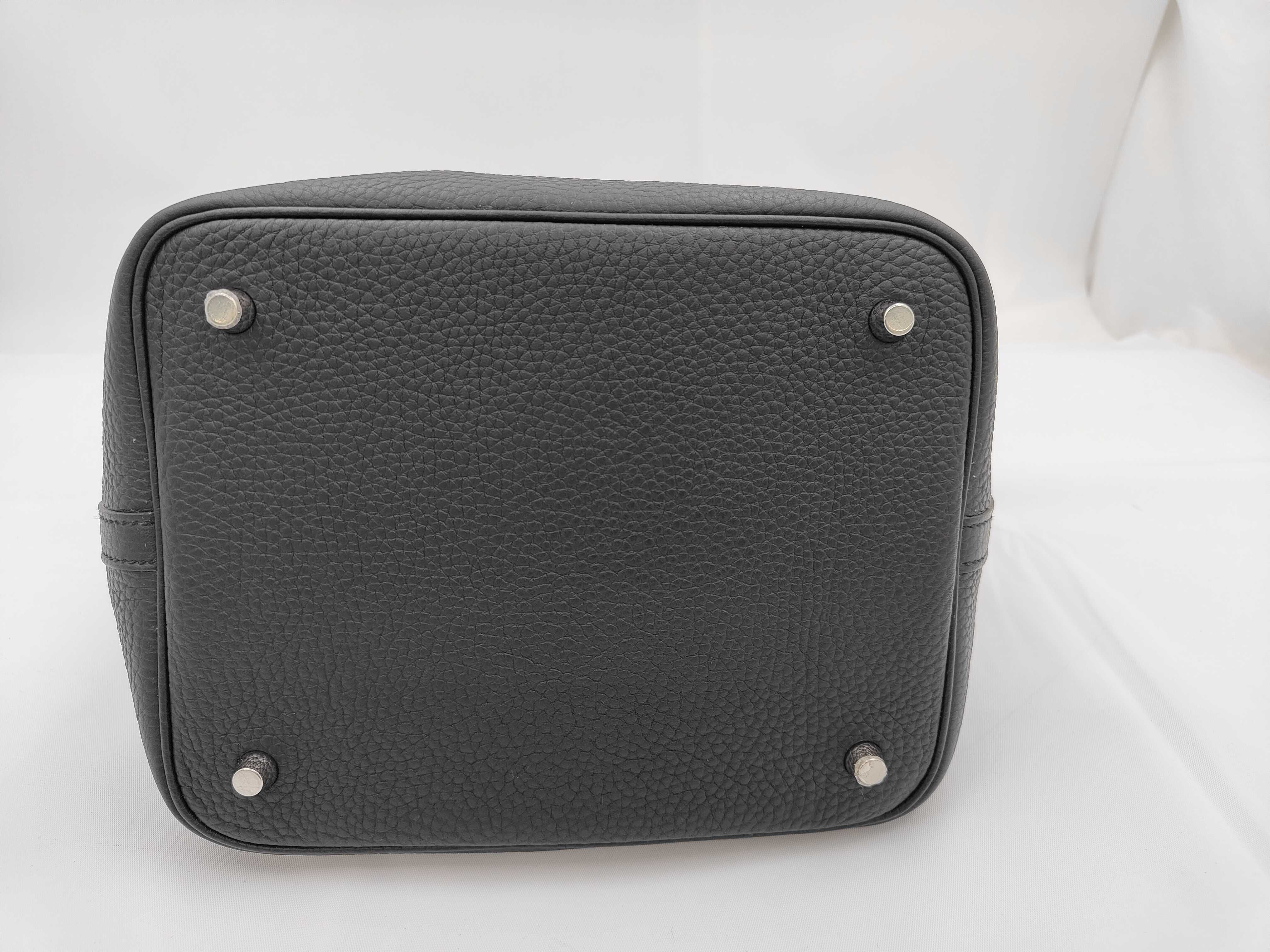 Picotin Lock MM handbag in black Taurillon leather with silver hardware (Z stamp). Includes dust bag and padlock. — view 5