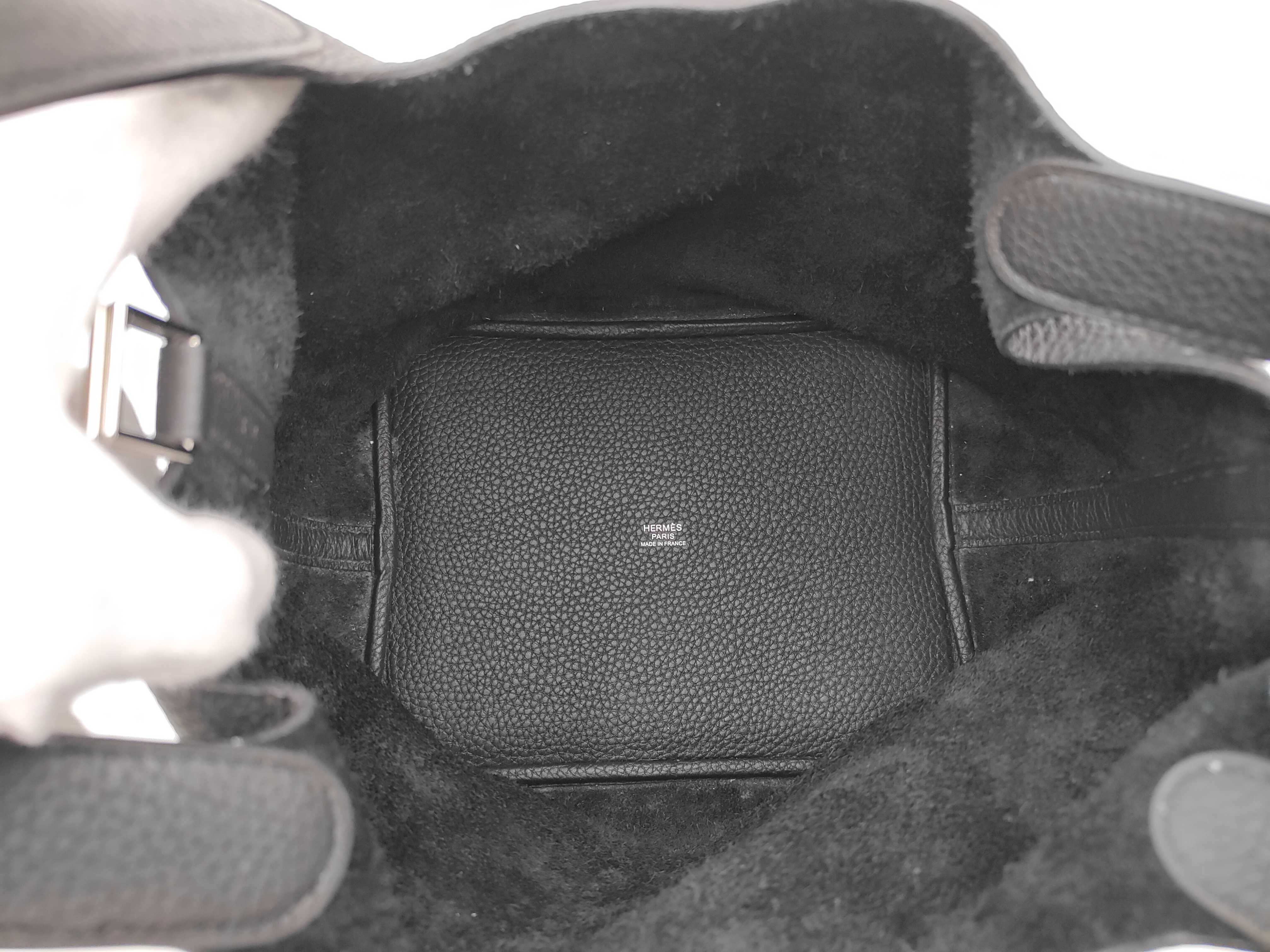 Picotin Lock MM handbag in black Taurillon leather with silver hardware (Z stamp). Includes dust bag and padlock. — view 7