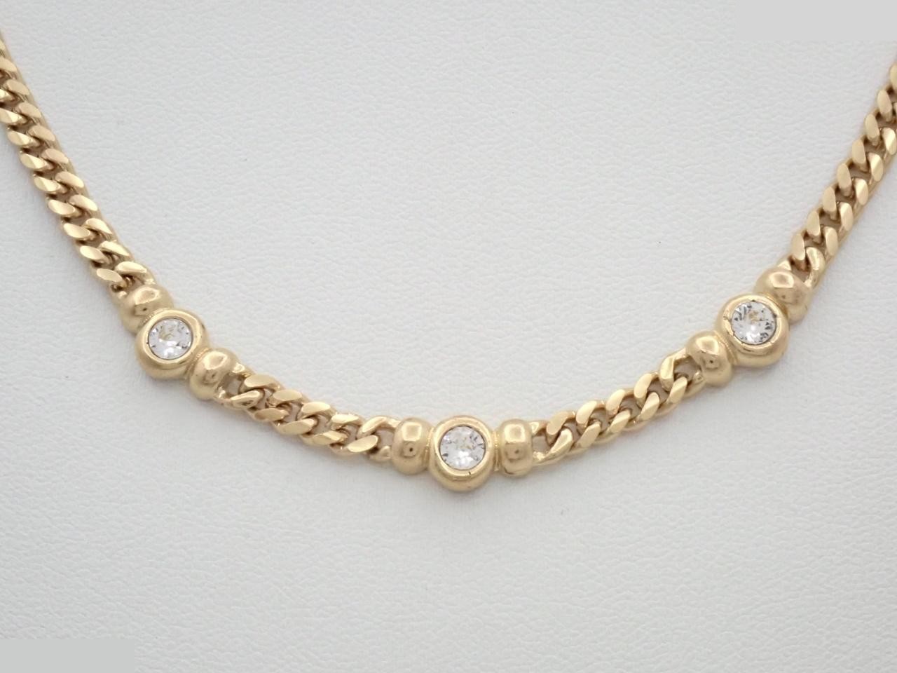 Other lines: Precious metals, necklaces, pendants, chains approximately 45cm long.