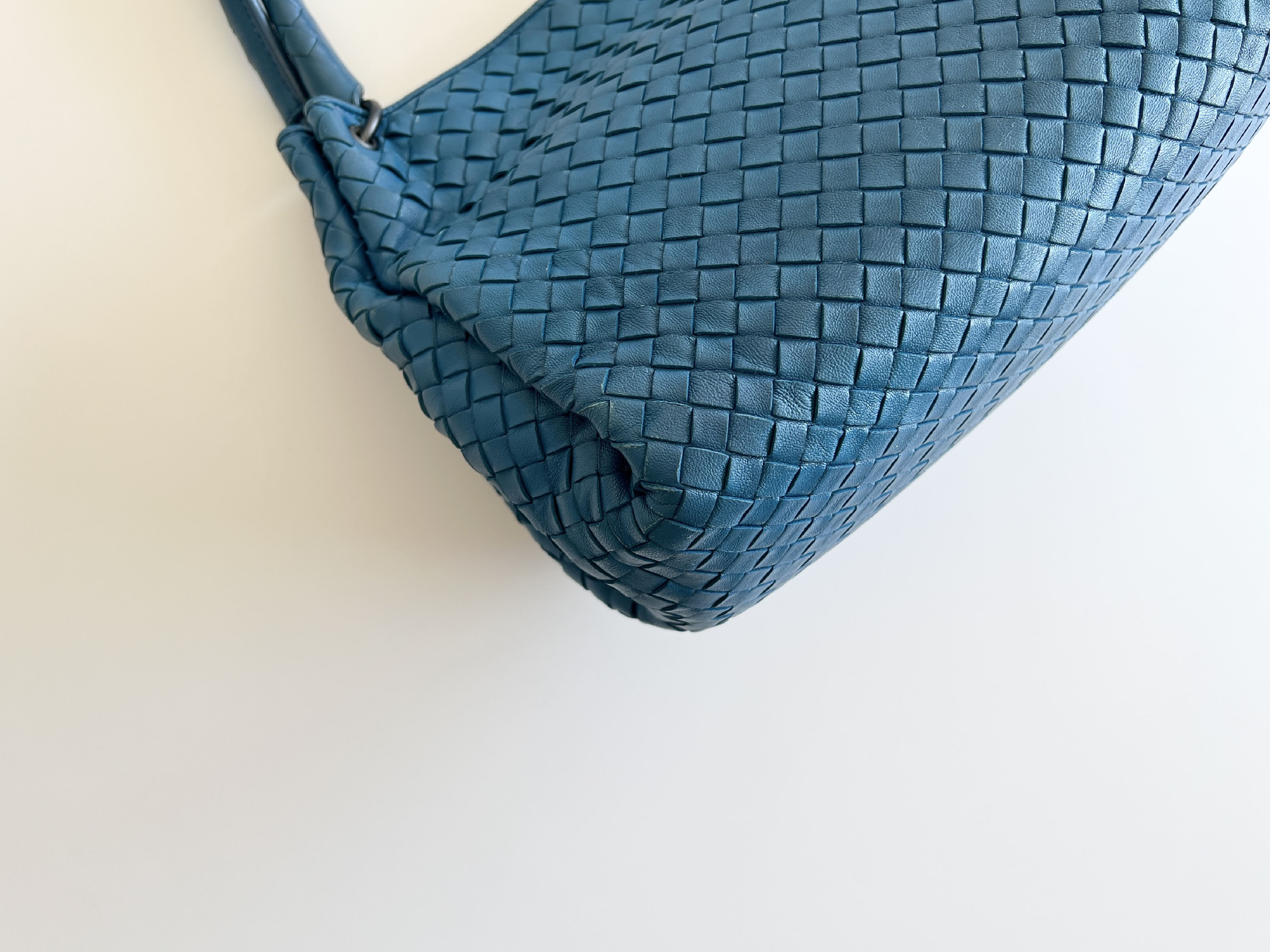 Intrecciato Leather Tote Bag Handbag — view 13