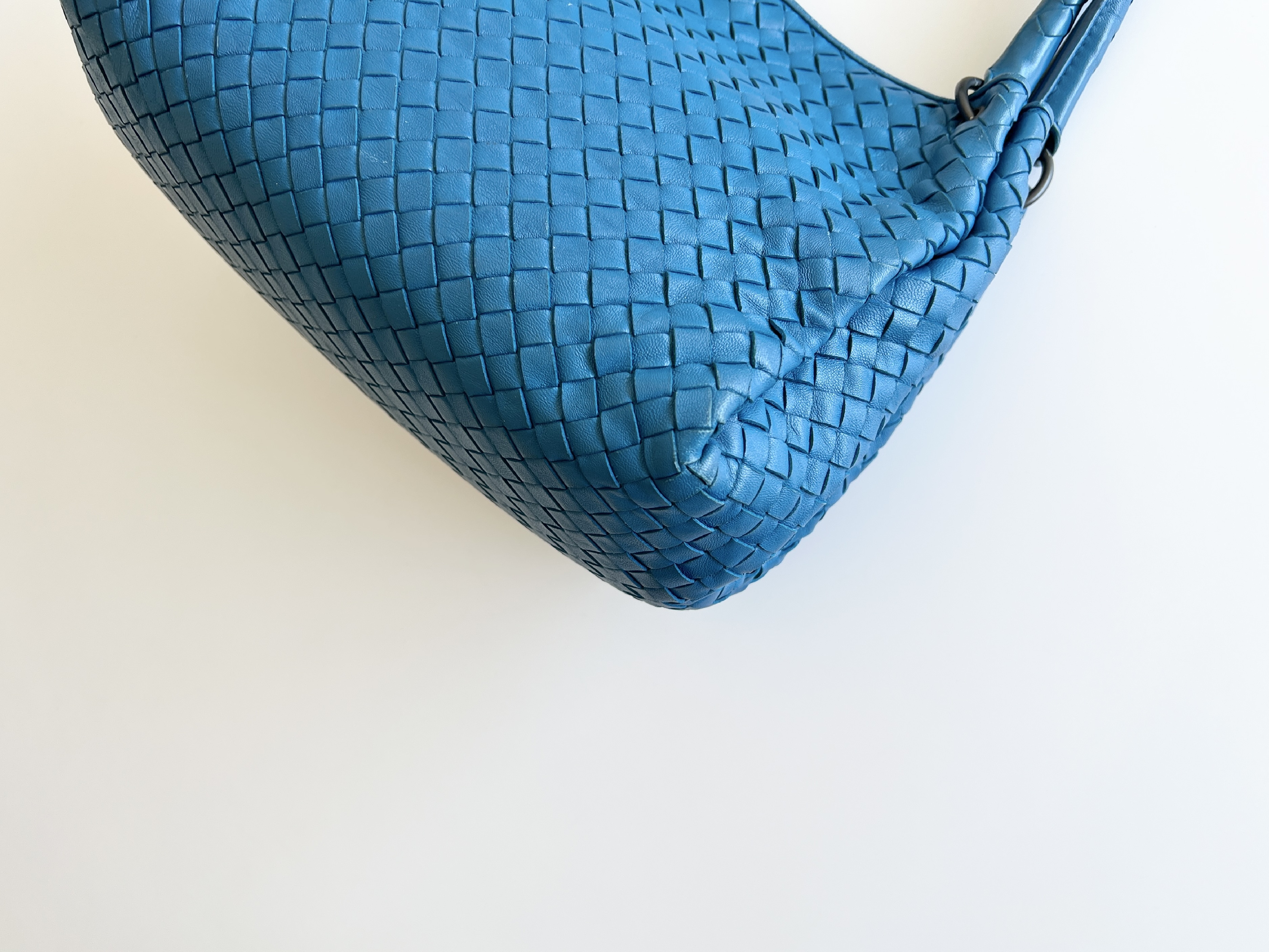 Intrecciato Leather Tote Bag Handbag — view 14