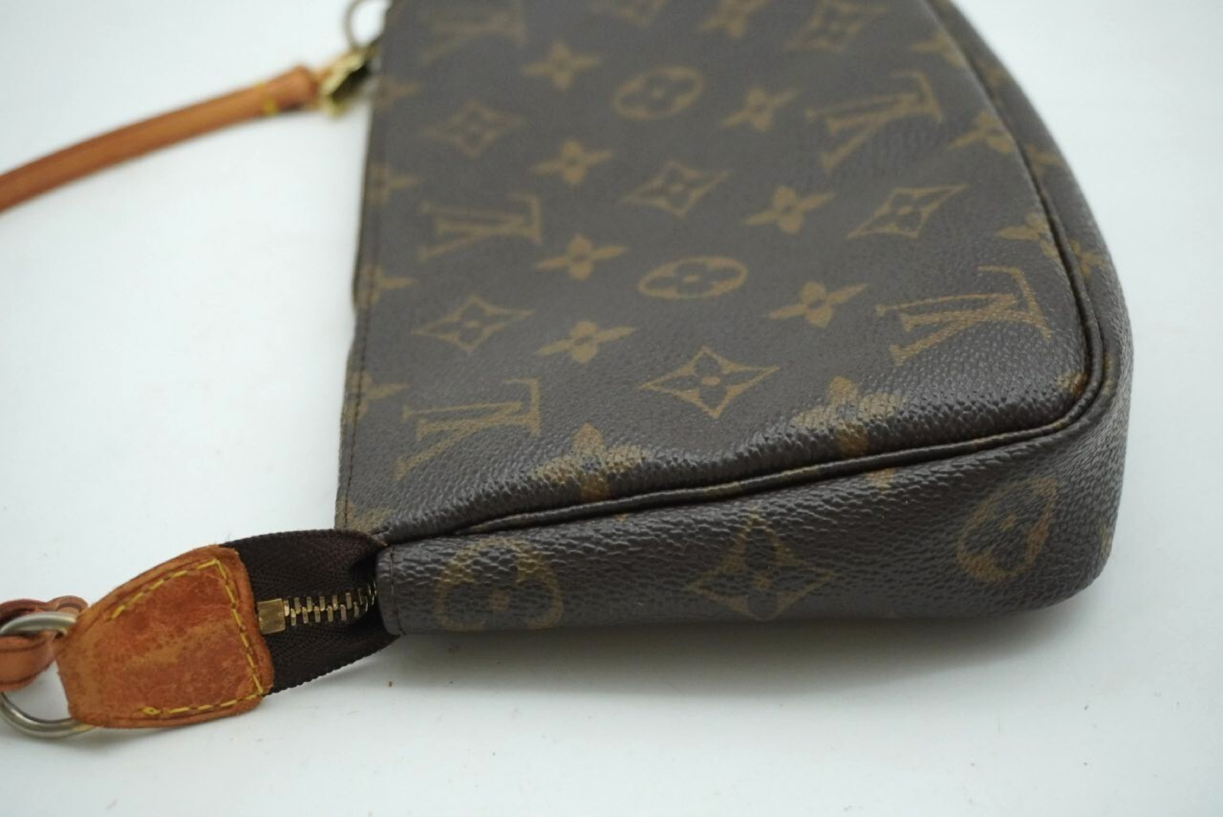 Monogram Pochette Accessoires M51980 Handbag — view 3