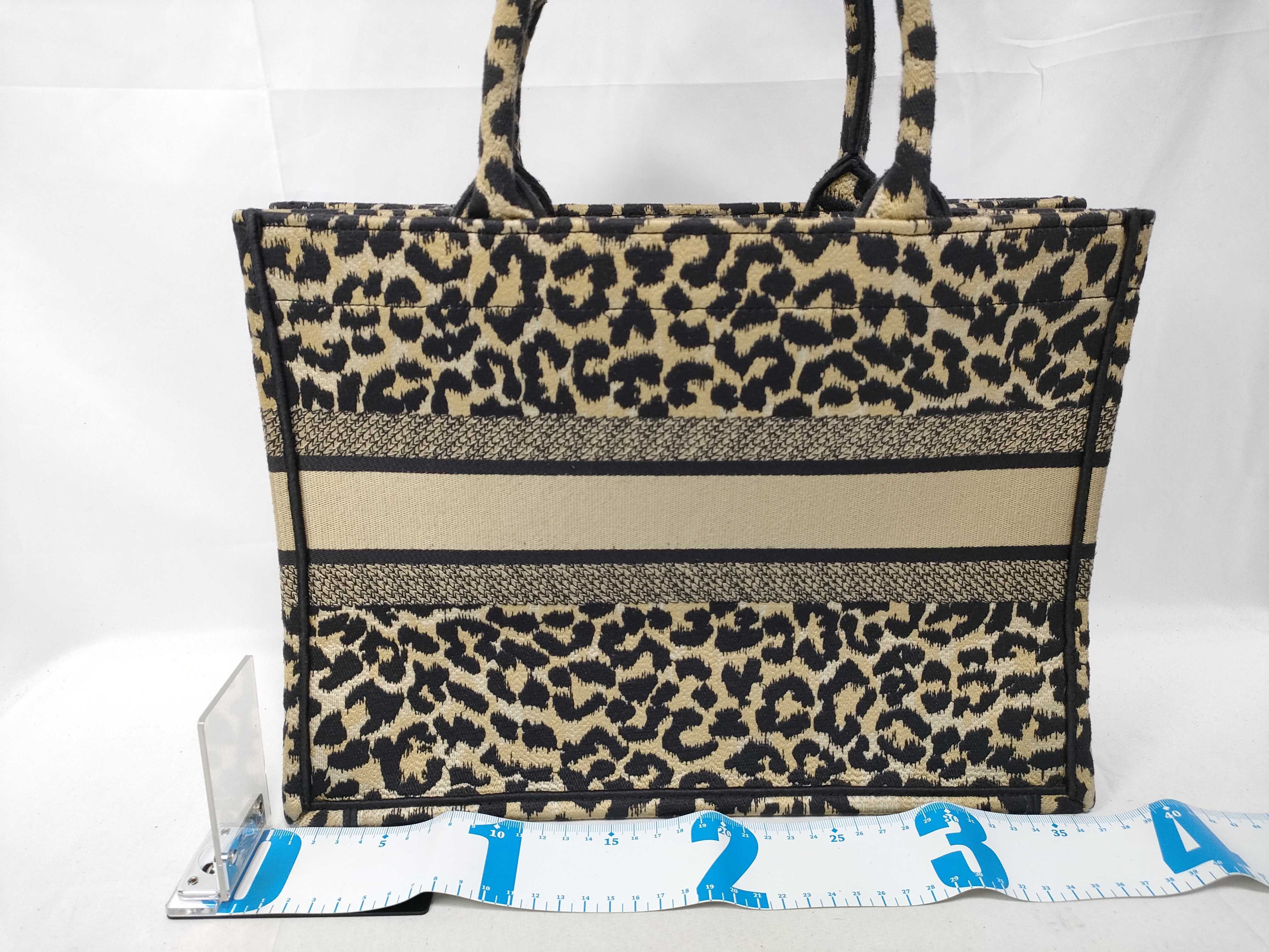 Book Tote 36 Leopard Handbag — view 2