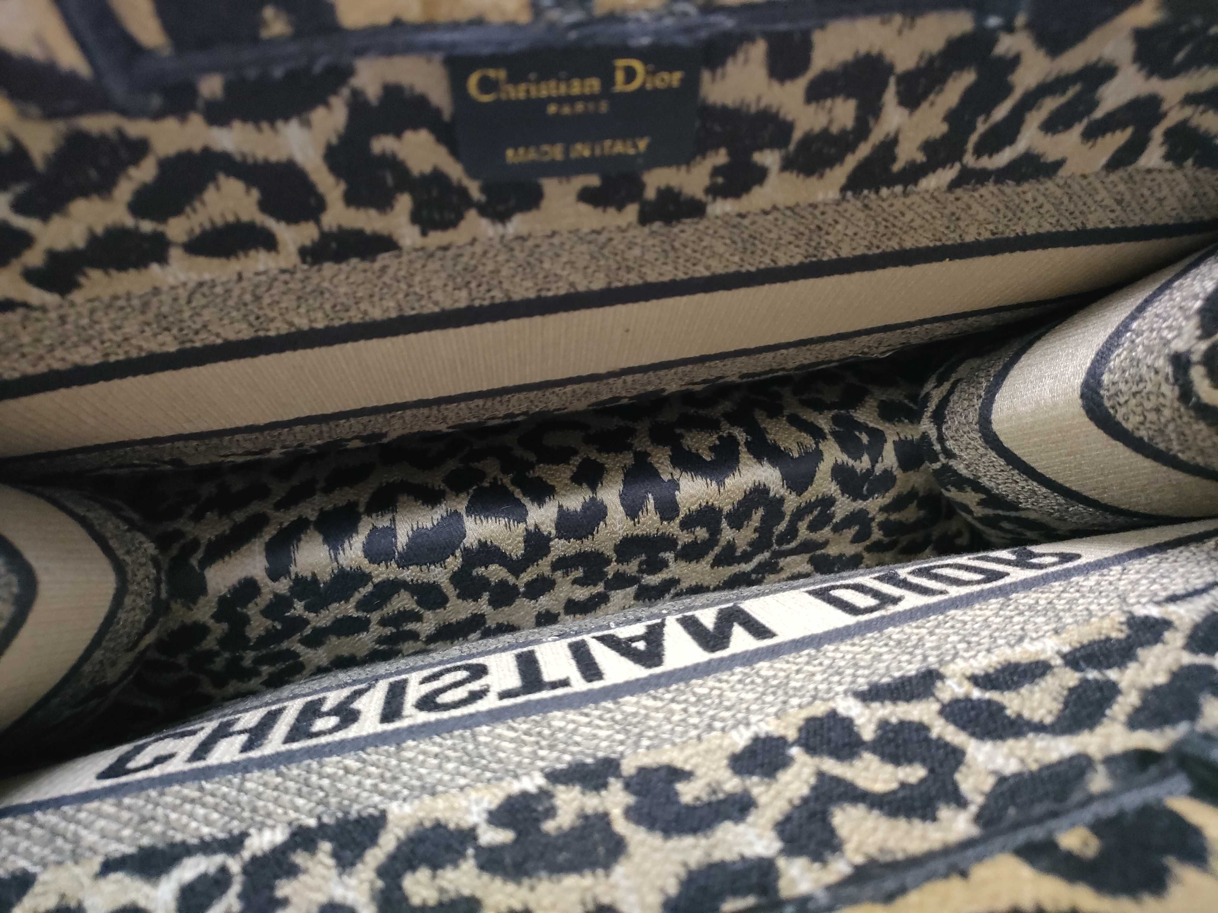 Book Tote 36 Leopard Handbag — view 12