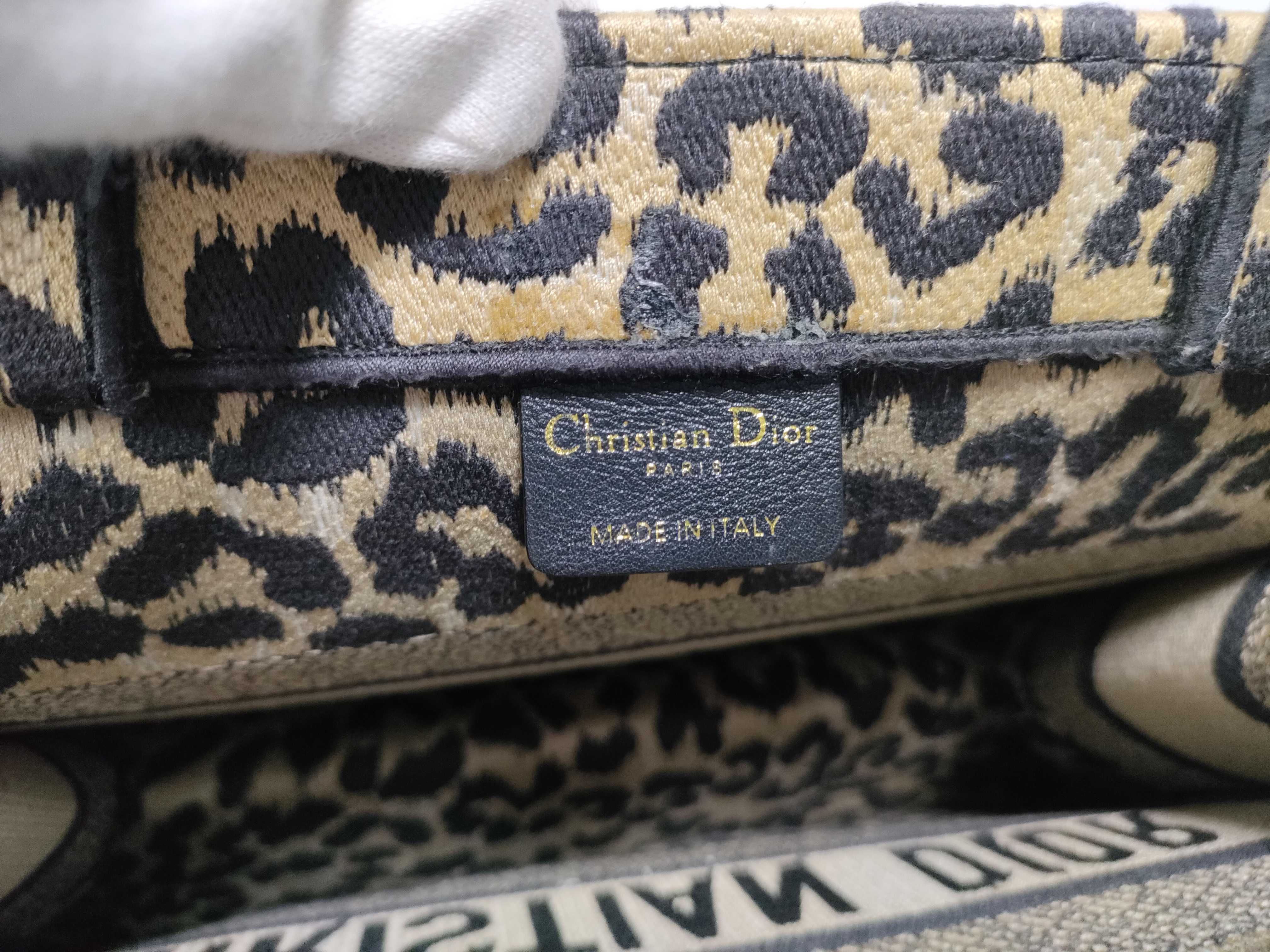 Book Tote 36 Leopard Handbag — view 13