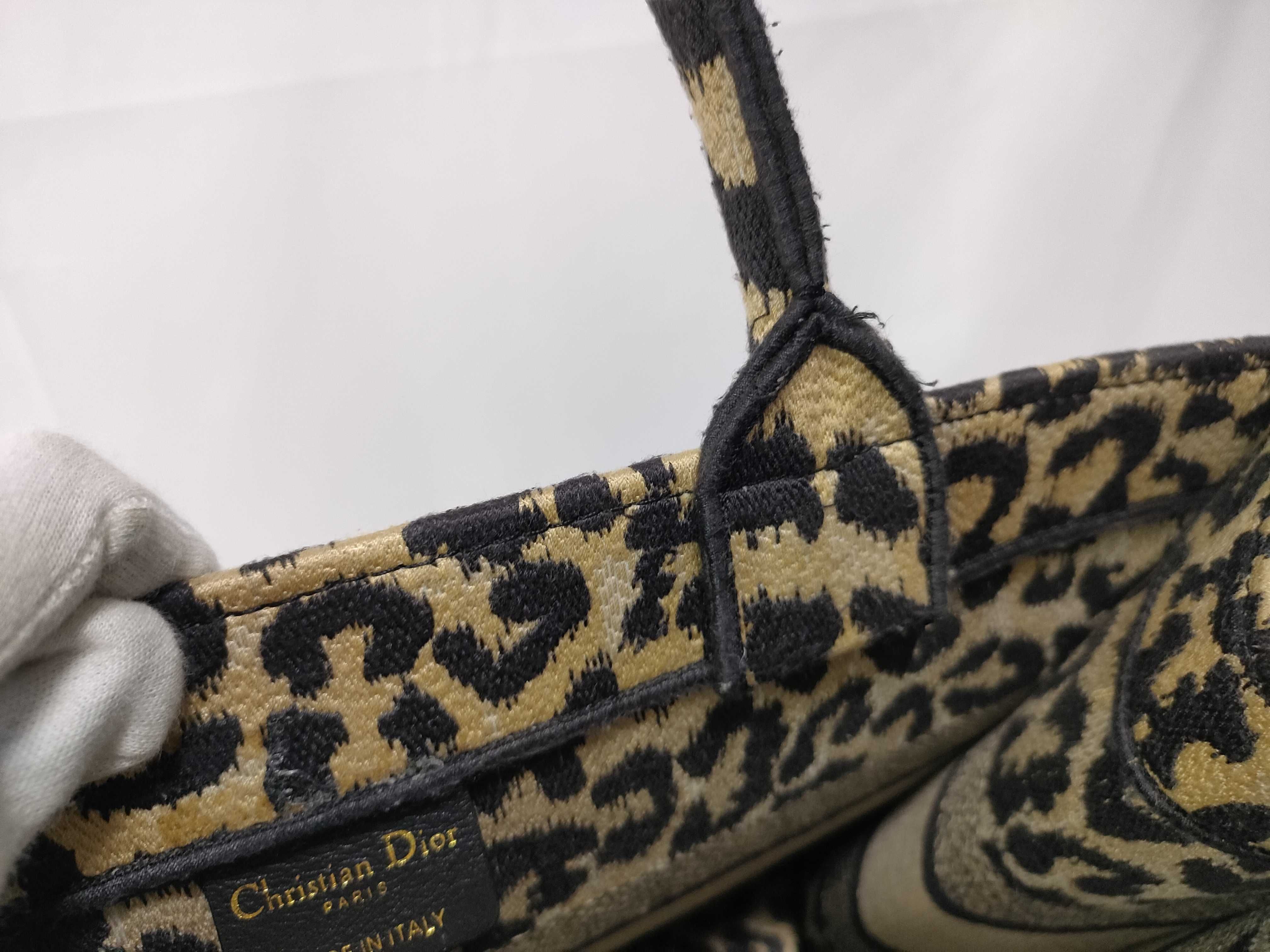 Book Tote 36 Leopard Handbag — view 14