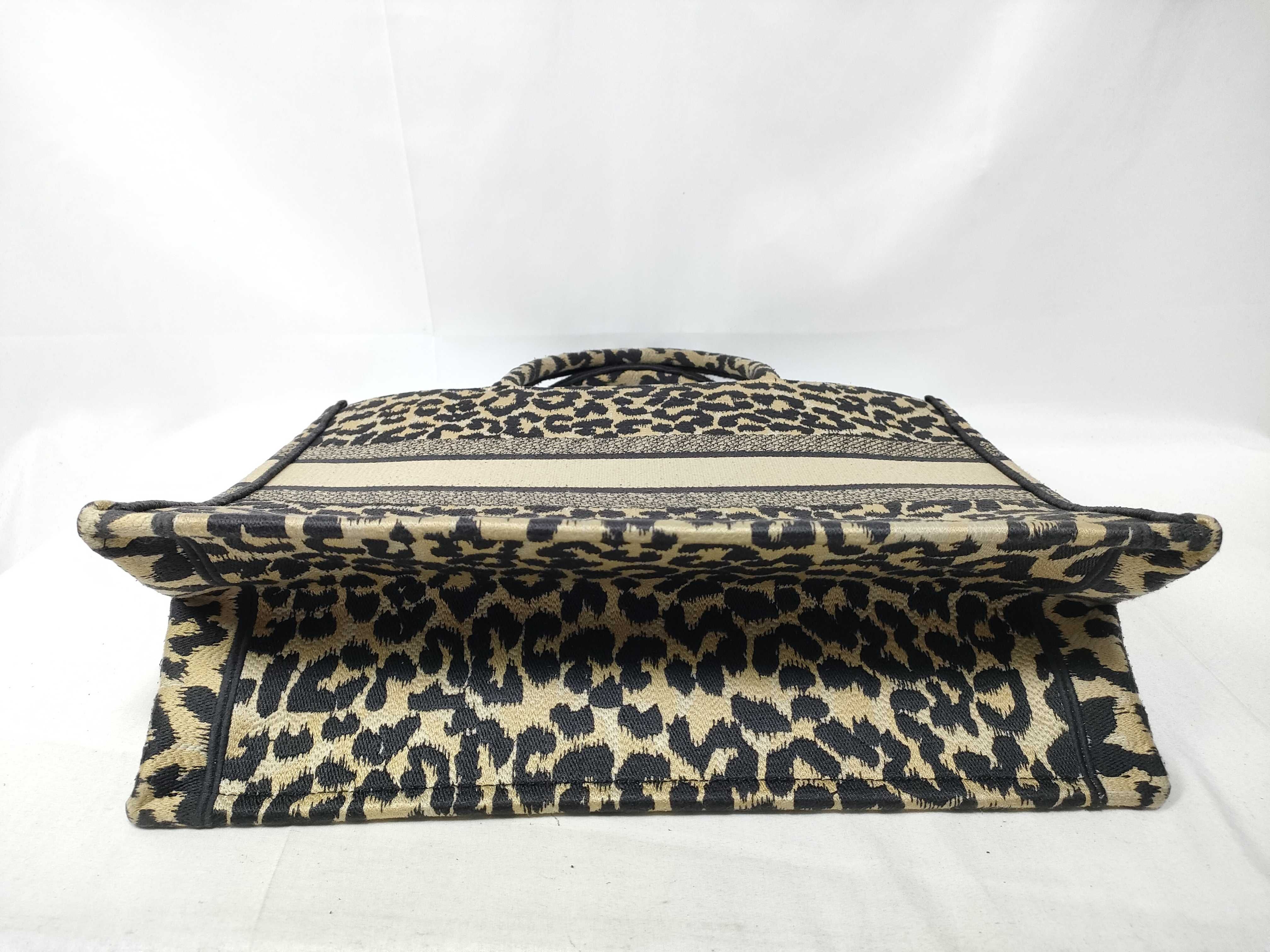Book Tote 36 Leopard Handbag — view 3