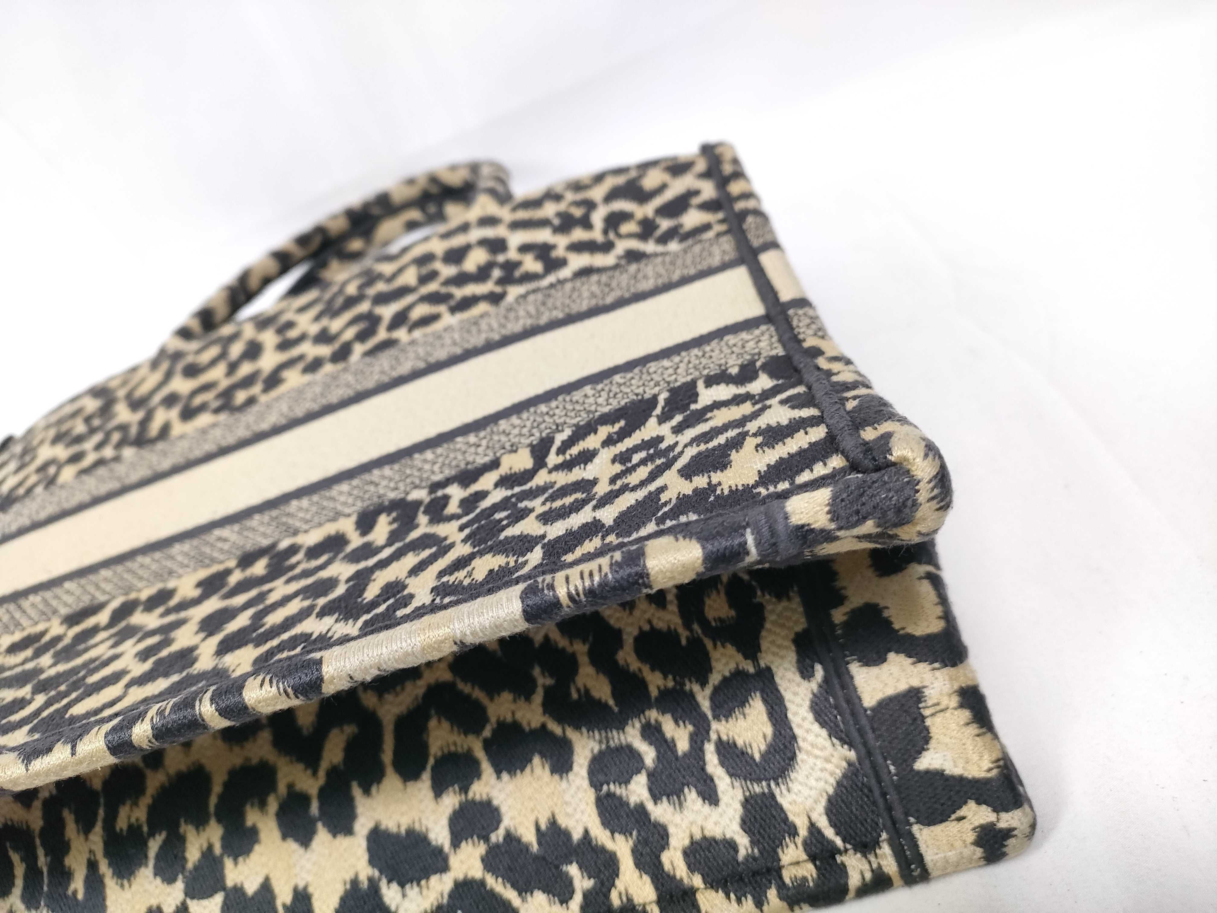 Book Tote 36 Leopard Handbag — view 4