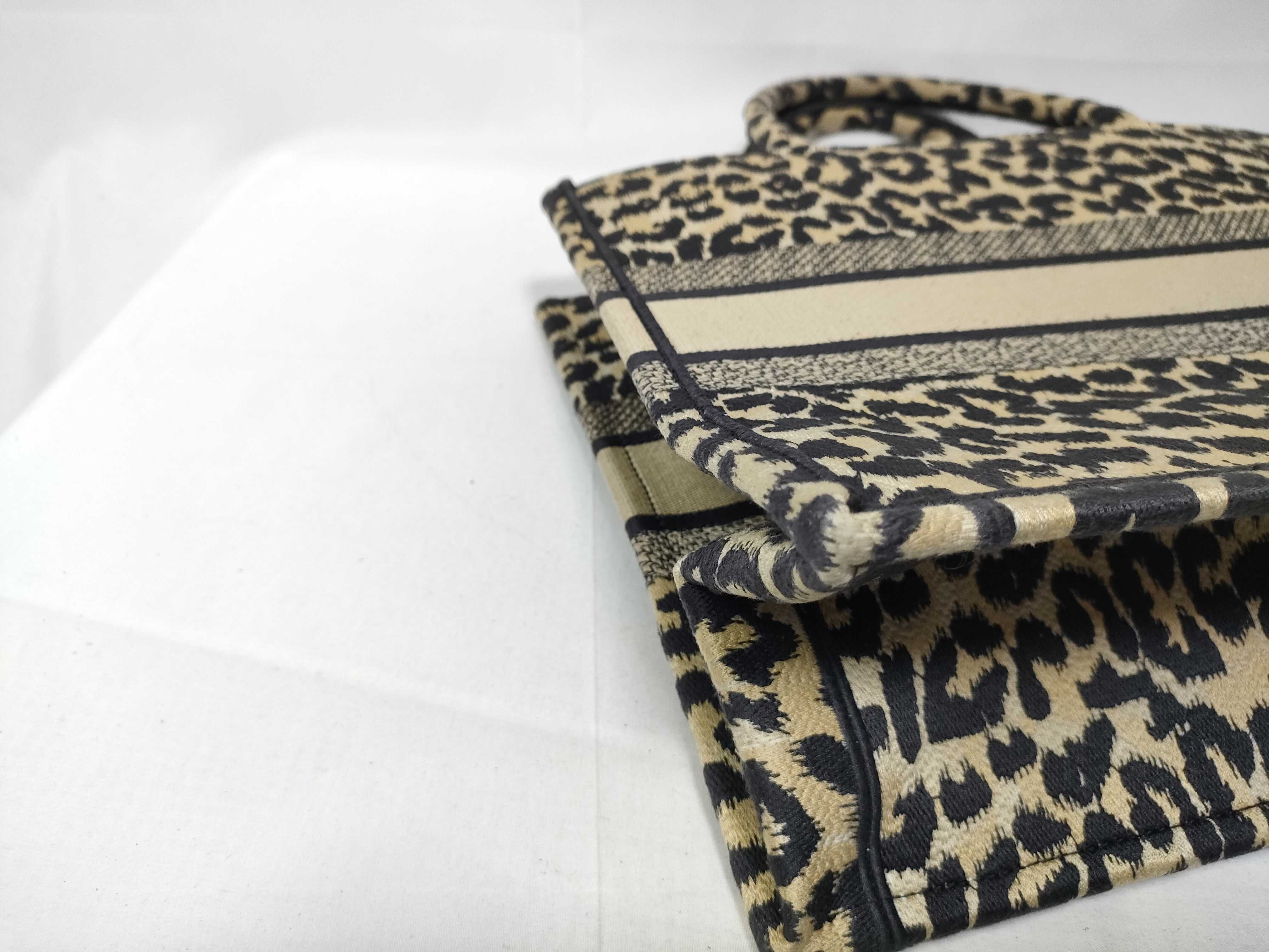 Book Tote 36 Leopard Handbag — view 5