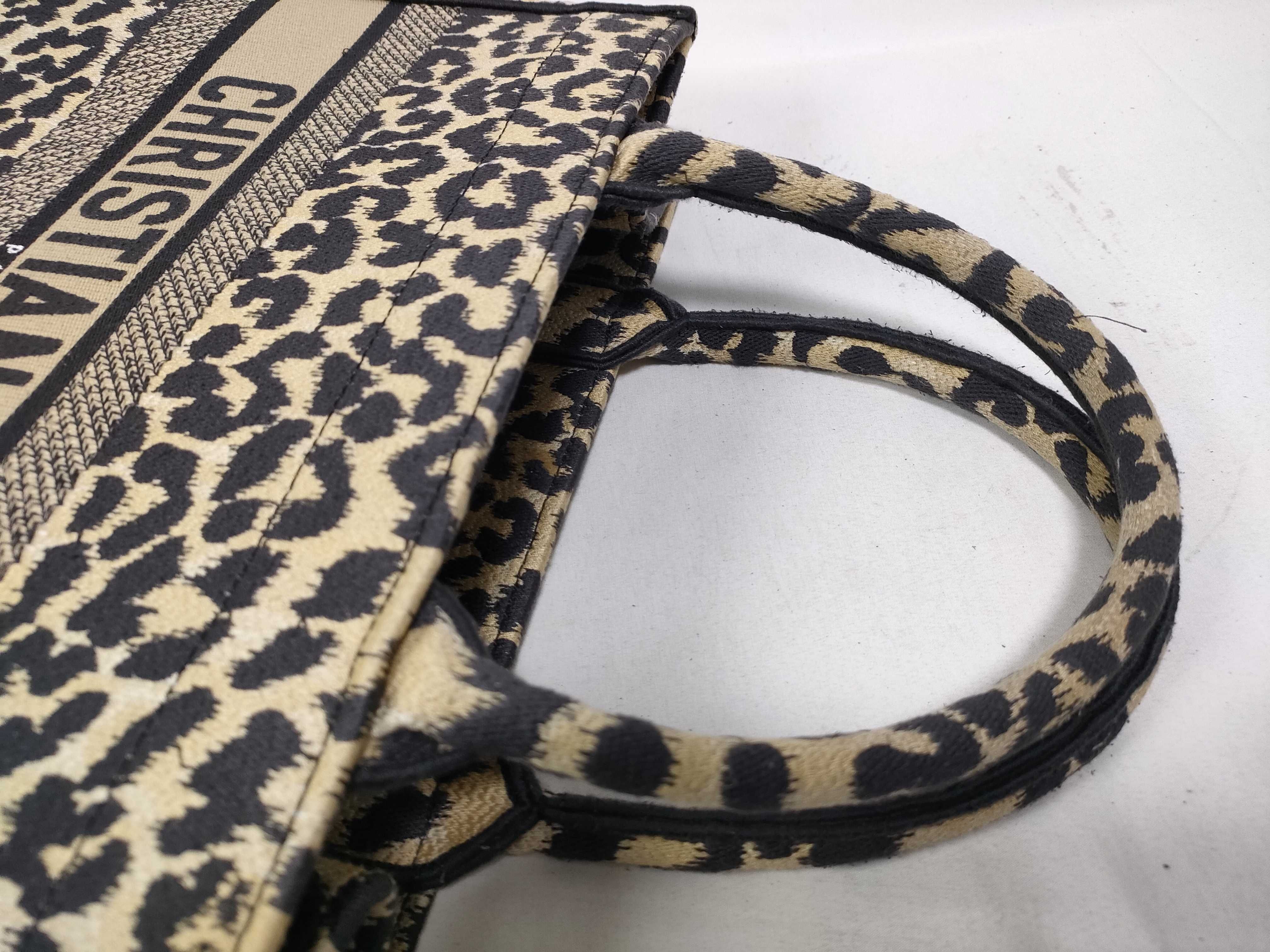 Book Tote 36 Leopard Handbag — view 8